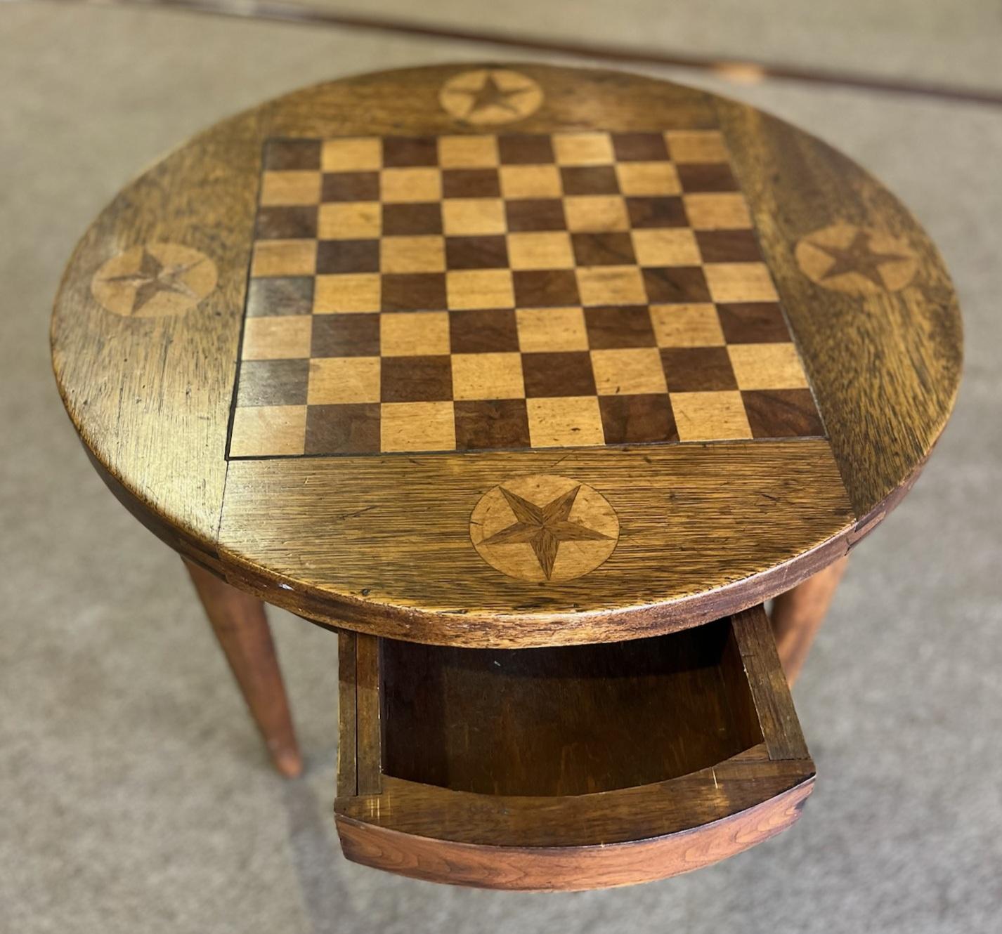 Adirondack Table de jeu à tiroirs en marqueterie folklorique du 20e siècle en vente