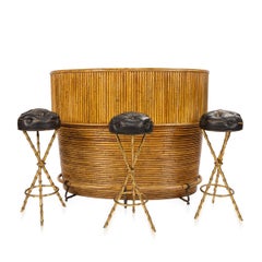 Bar à cocktails et tabourets de bar en bambou français du 20e siècle par Jacques Adnet vers 1950