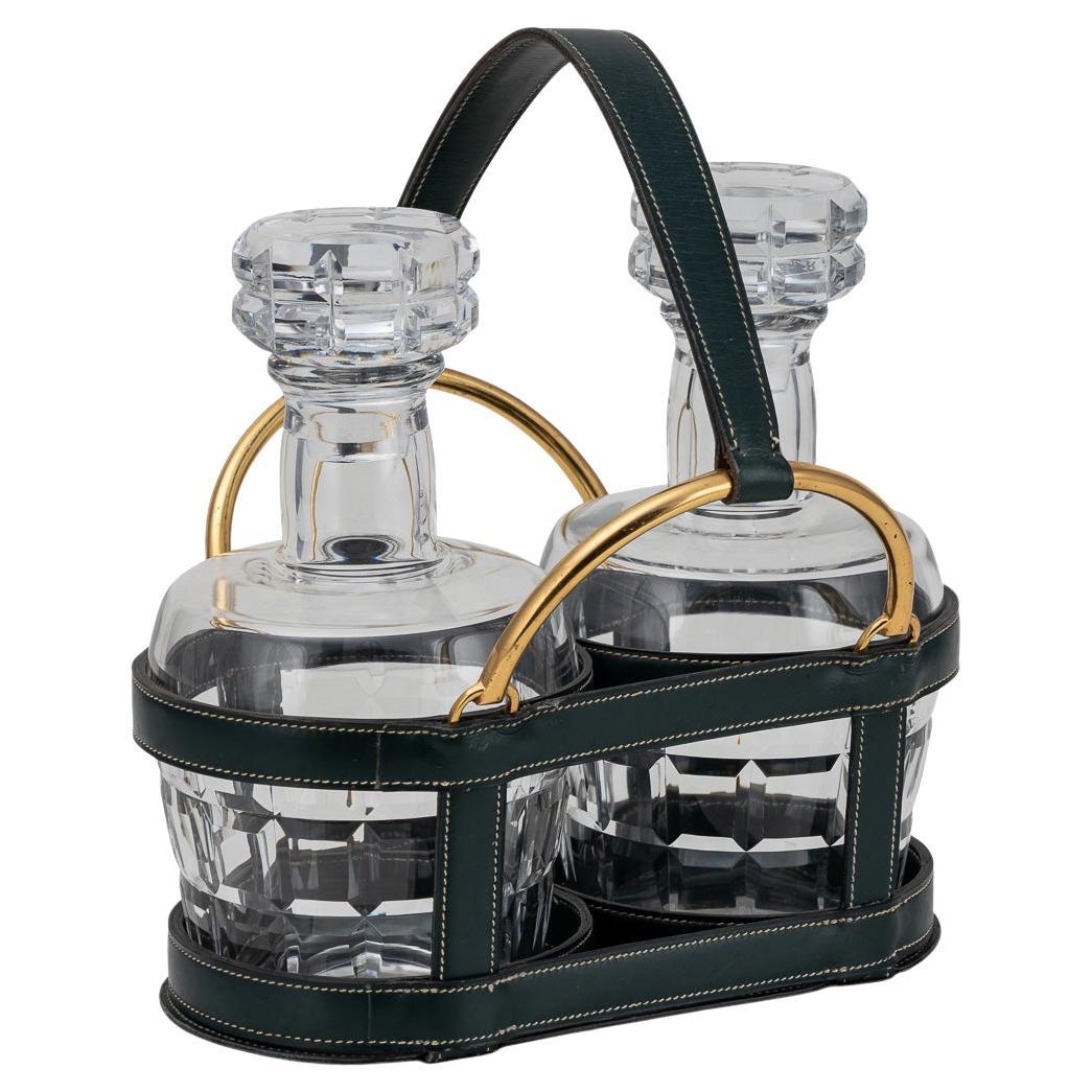 Paire de carafes Baccarat du 20e siècle et panier en cuir Hermès de Jacques Adnet