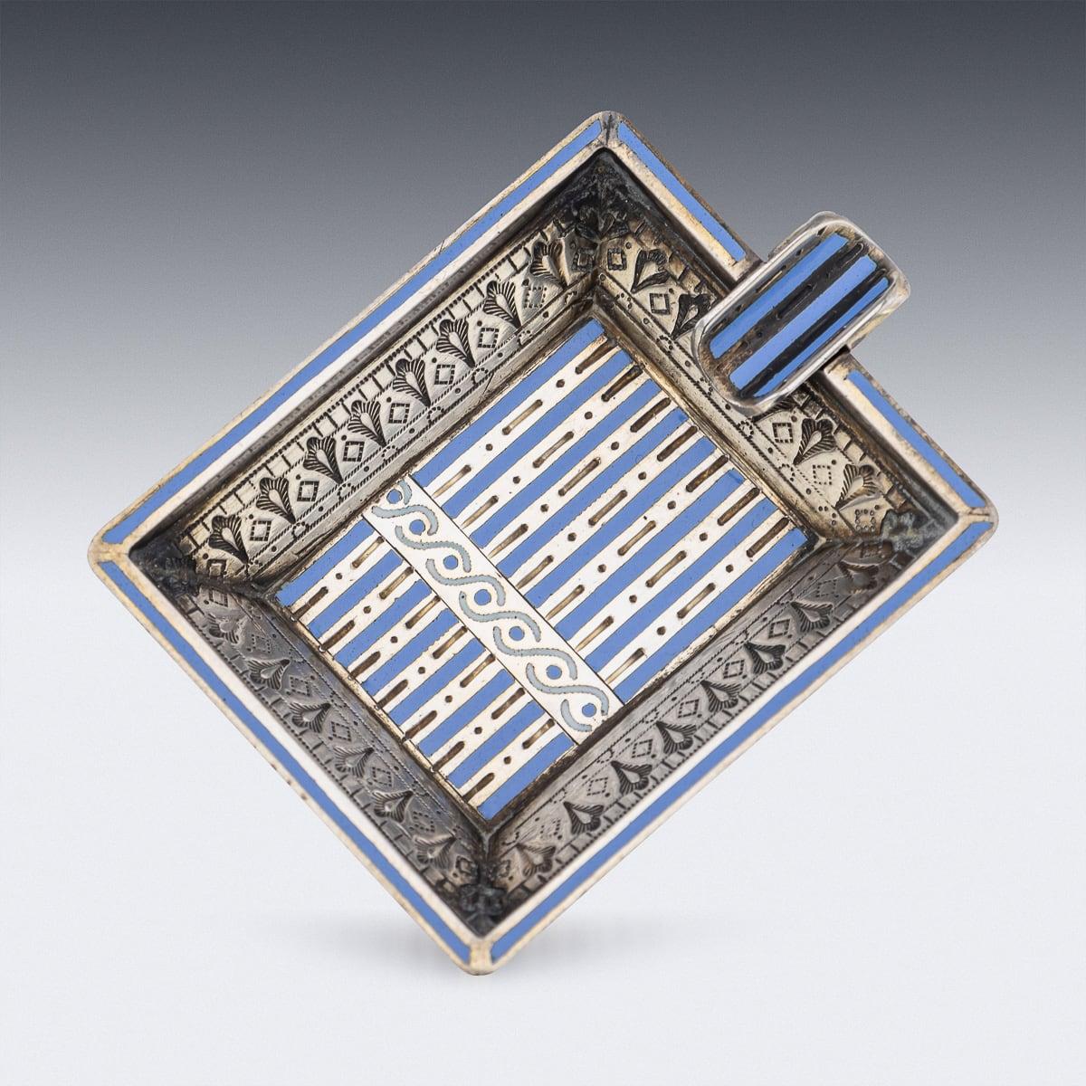 Portasigarette, posacenere e accendino in argento massiccio e smalto francese del XX secolo, 1930 ca. in vendita 1