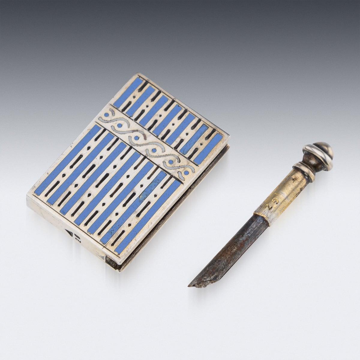 Portasigarette, posacenere e accendino in argento massiccio e smalto francese del XX secolo, 1930 ca. in vendita 4