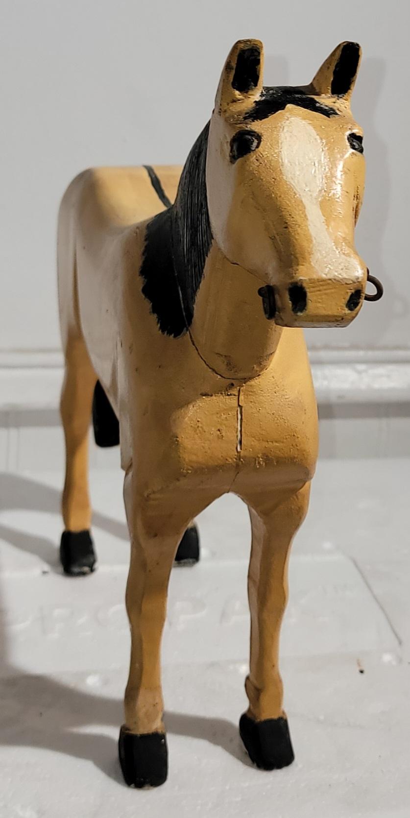 20ième siècle 20Thc Sculpture de cheval sculpte et peinte  la main en vente