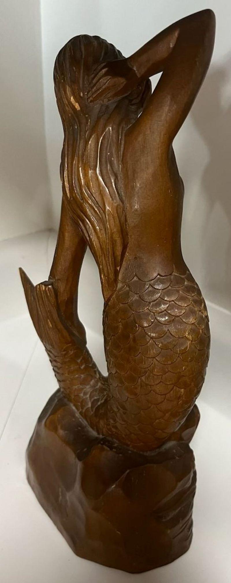 20thc Hand geschnitzt Holz Meerjungfrau Statue (Volkskunst) im Angebot