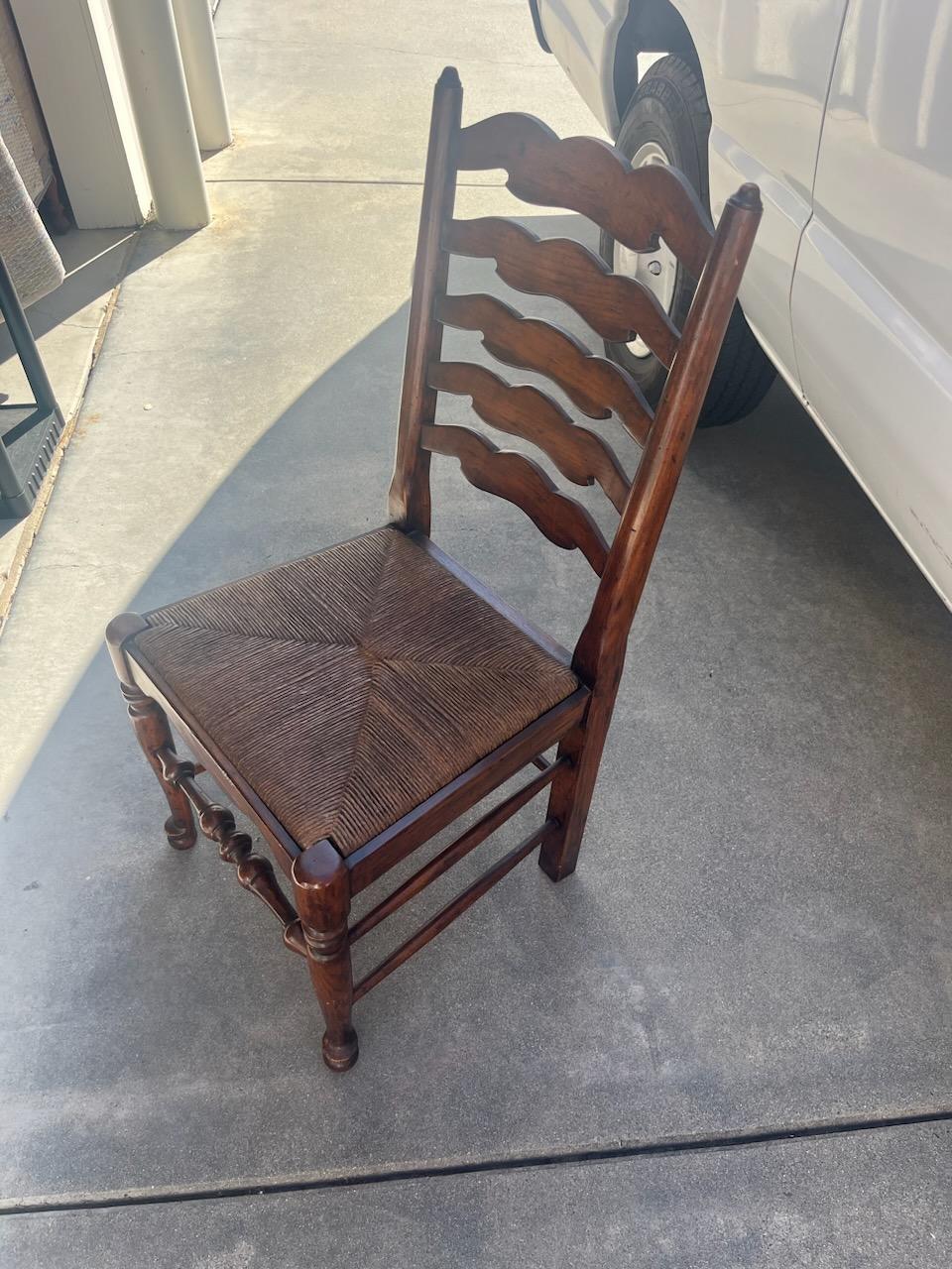 Sillas con Respaldo de Escalera Artesanales del Siglo XX con Asientos de Rush Estadounidense en venta