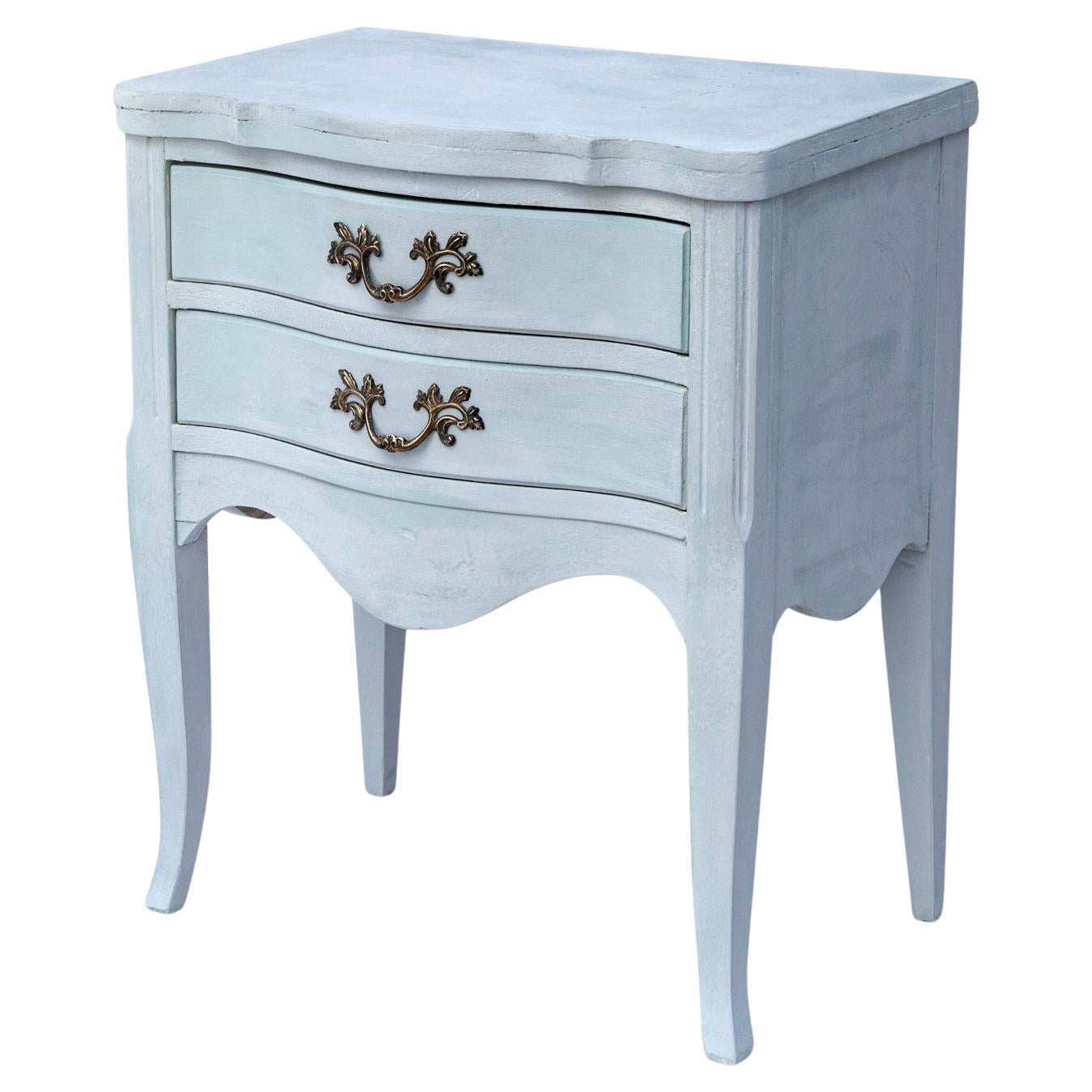 Hand painted pair of Midcentury French Provincial nightstands/commodes in shades of ocean blues over mahogany. Each nightstand has 2 spacious dovetailed drawers with white oak interiors.
Very well-made sturdy construction.