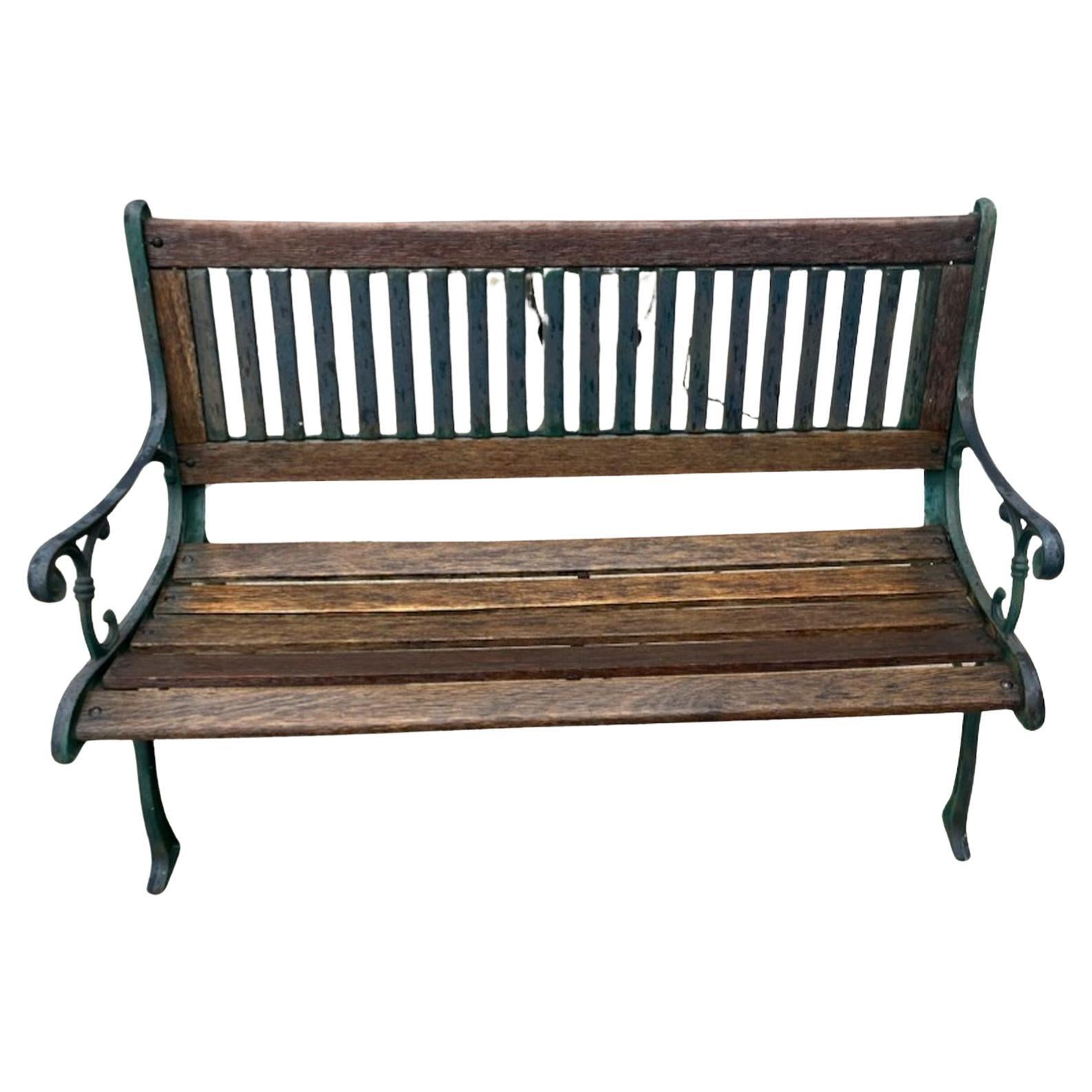 Banc de jardin en fer et en bois du XXe siècle