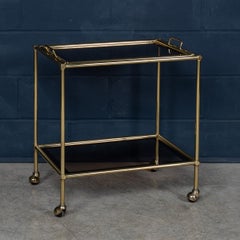 Chariot italien du 20ème siècle pour boissons en laiton et verre fumé avec plateau à relever vers 1980