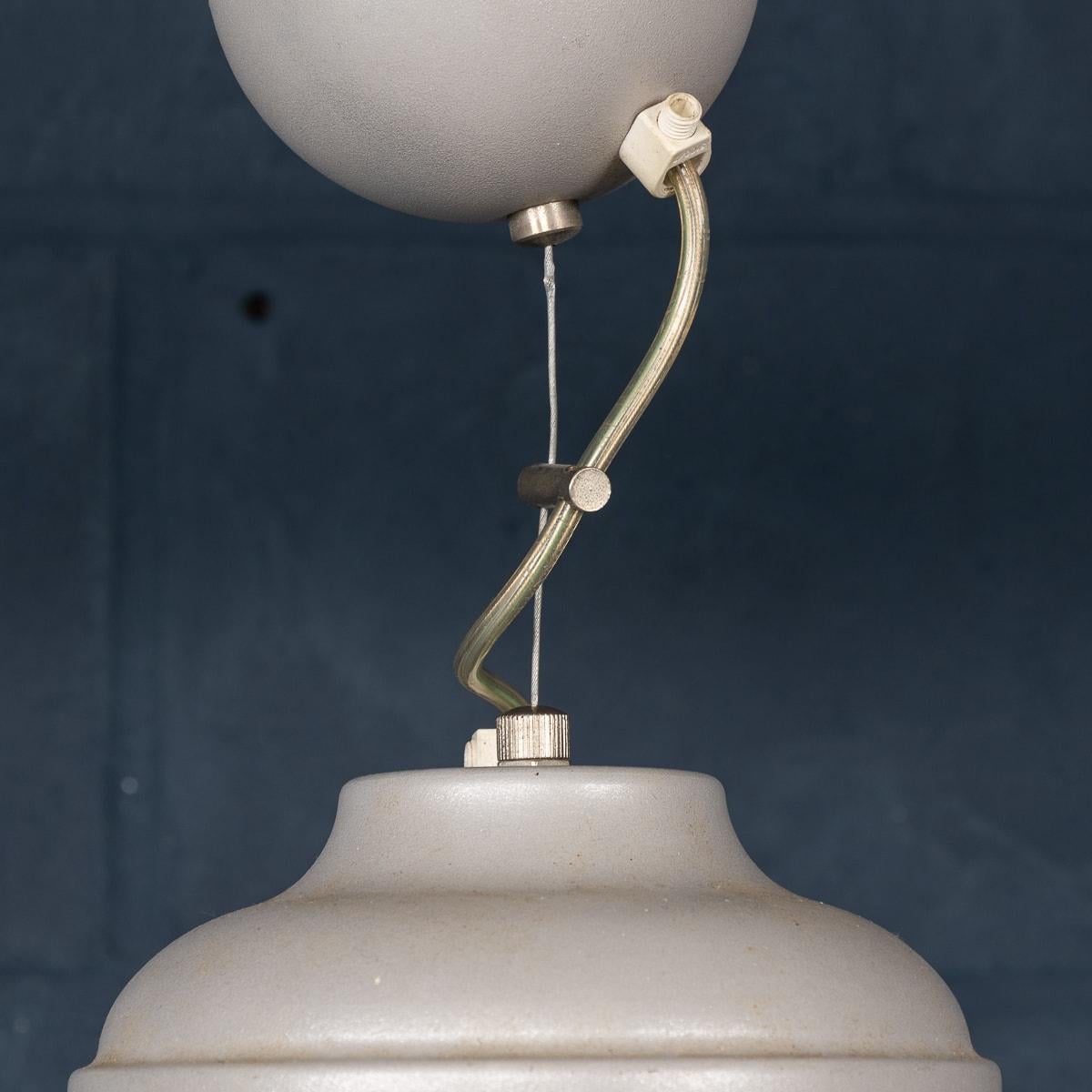 20thC Italian Hand Blown Ceiling Light In The Form Of A Light Bulb, By Due P In Good Condition For Sale In Royal Tunbridge Wells, Kent