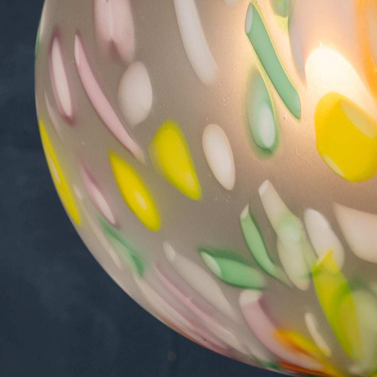 Plafoniera italiana del XX secolo soffiata a mano a forma di lampadina, di Due P & A in vendita 3