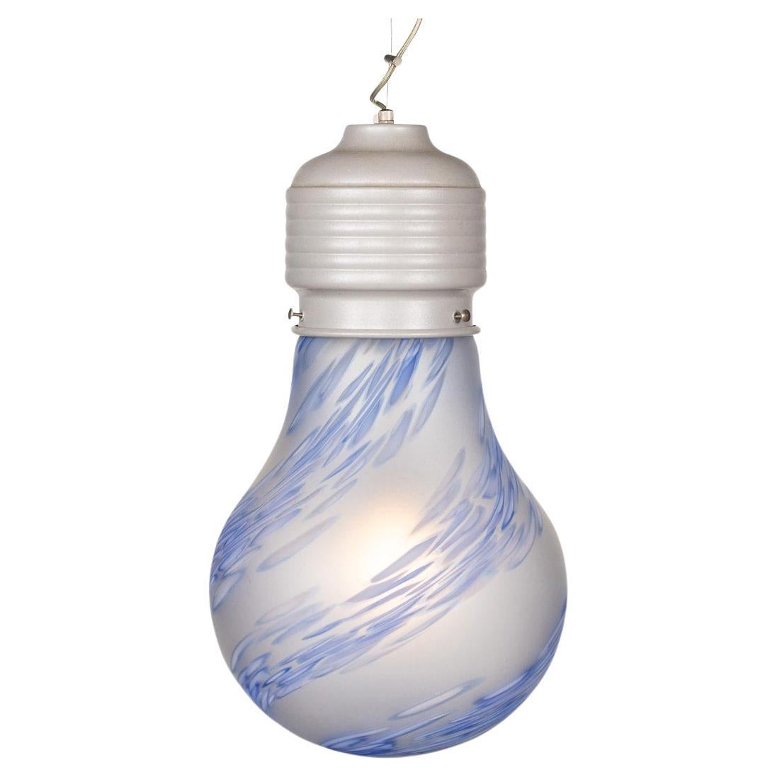 Plafoniera italiana del XX secolo soffiata a mano a forma di lampadina, di Due P & A