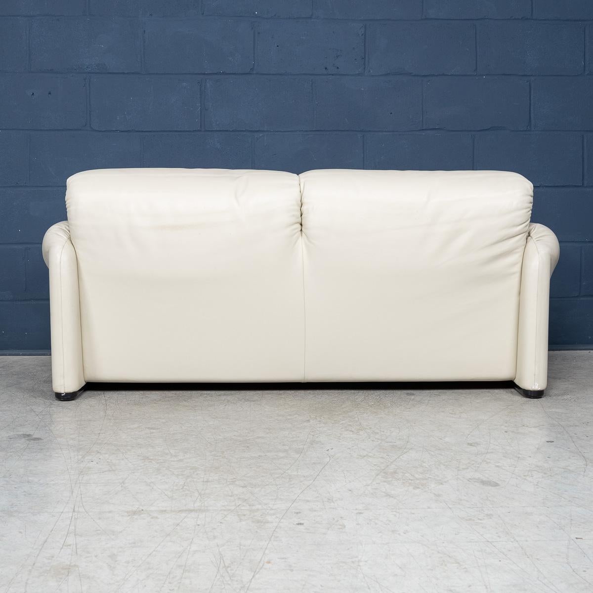 Cuir A.I.C. 20e siècle Canapé italien Maralunga en cuir Off-White par Vico Magistretti c.1980 en vente