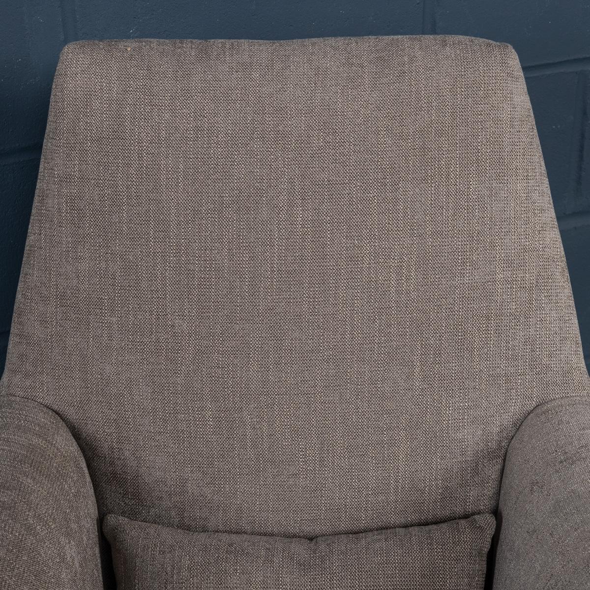 Italienisches Sesselpaar aus dem 20. Jahrhundert von Gigi Radice für Minotti um 1960 im Angebot 9