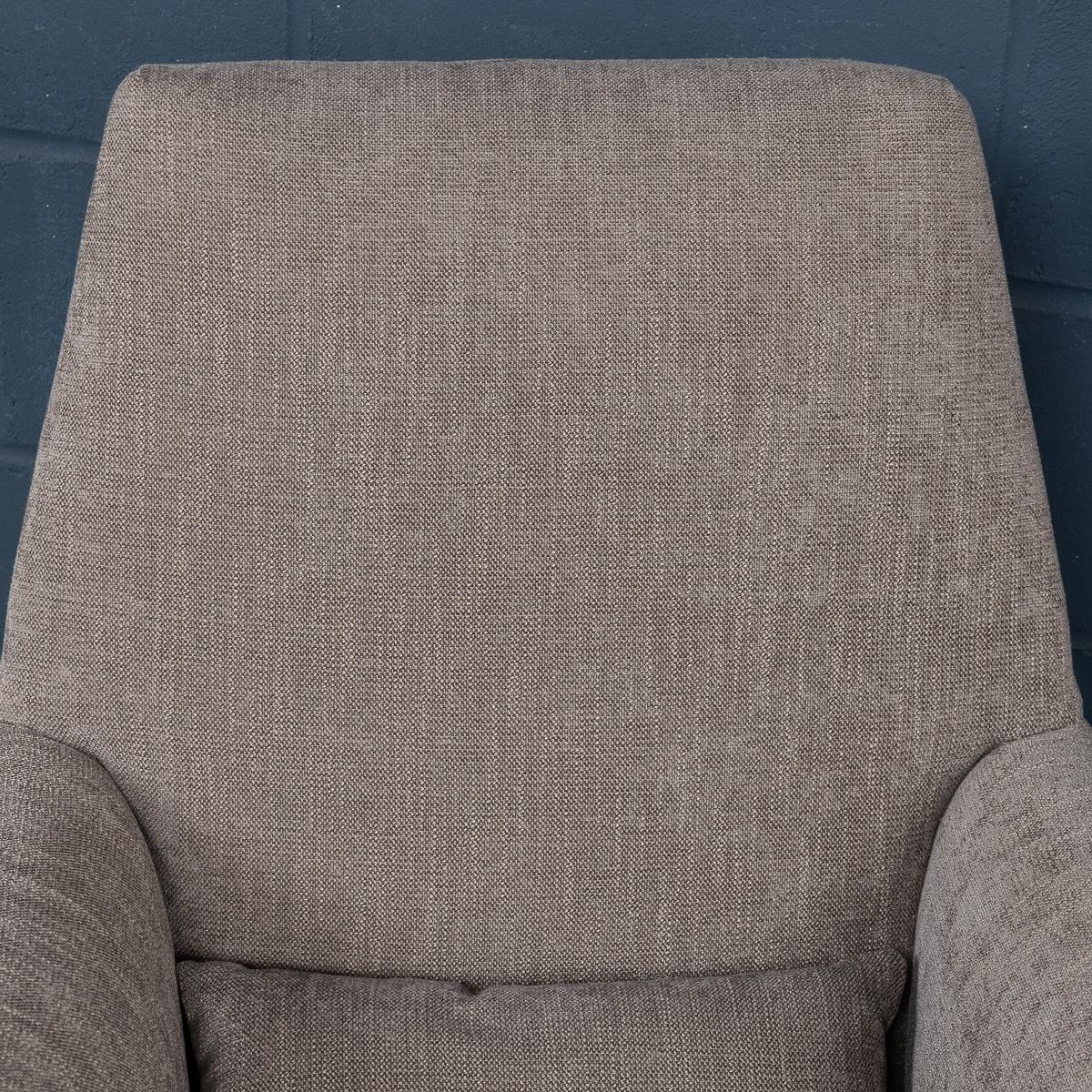 Italienisches Sesselpaar aus dem 20. Jahrhundert von Gigi Radice für Minotti um 1960 im Angebot 3