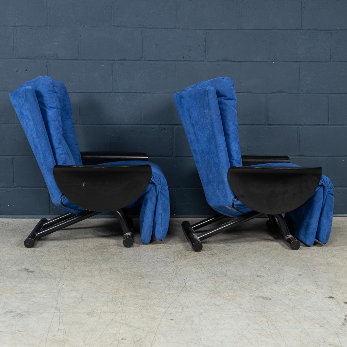 Velluto Coppia di poltrone reclinabili in pelle di alcantara blu del XX secolo di Cinova c1980 in vendita