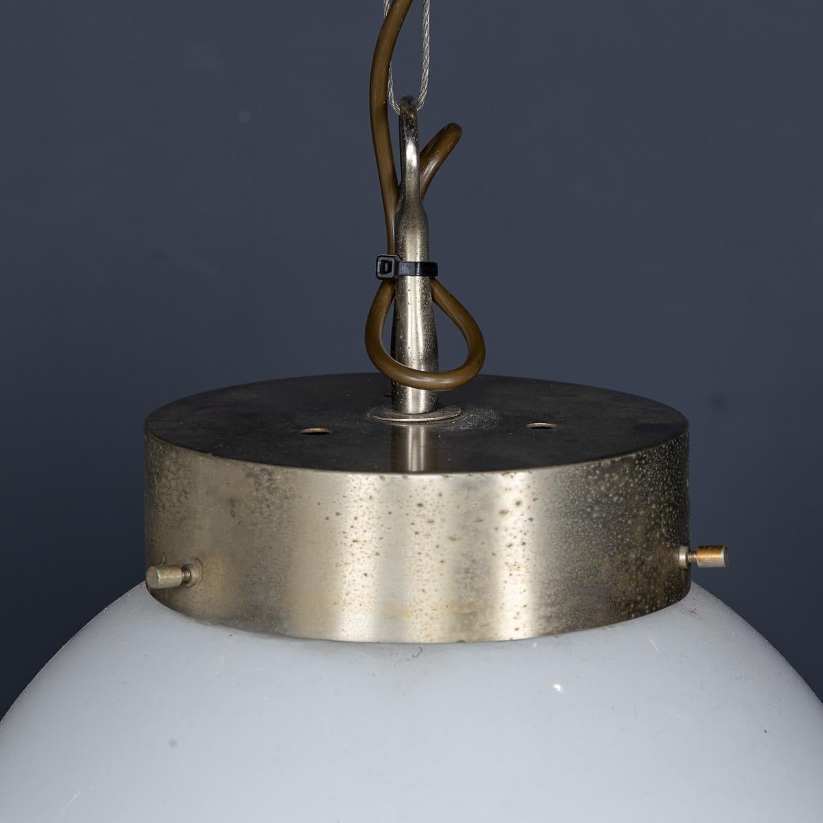 Italiano Coppia di lampade a sospensione opaline 