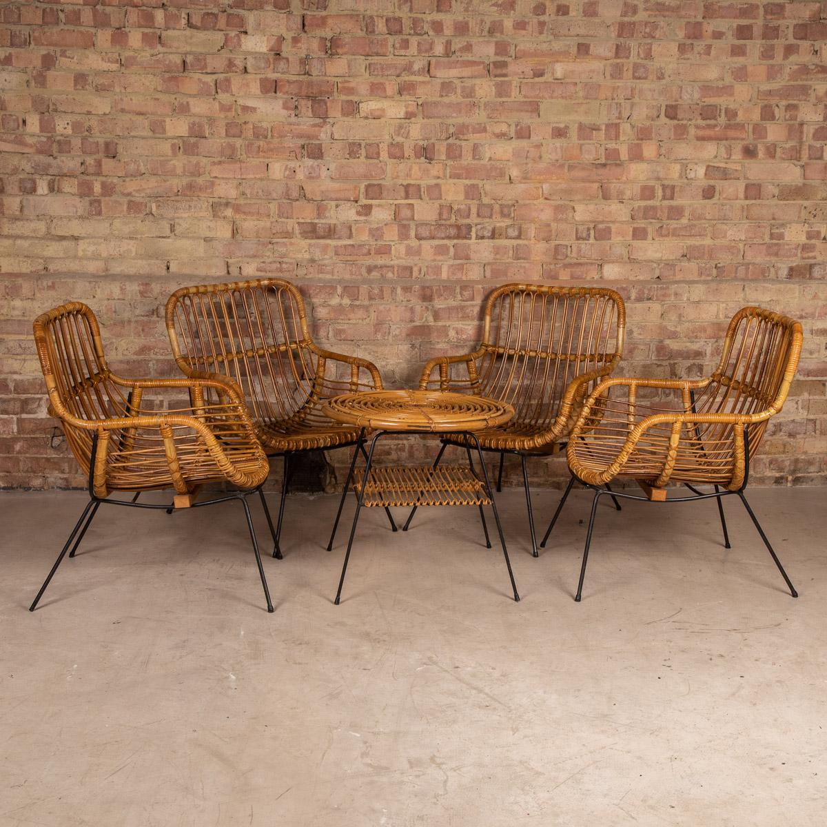 Beautiful mid-20th century Italian set of four chairs and a small table, bamboo woven onto a sturdy metal frame.

Measures: Table
Height 56cm
Width 60m

4 chairs:
Height 85cm
Width 62m
Depth 52cm.