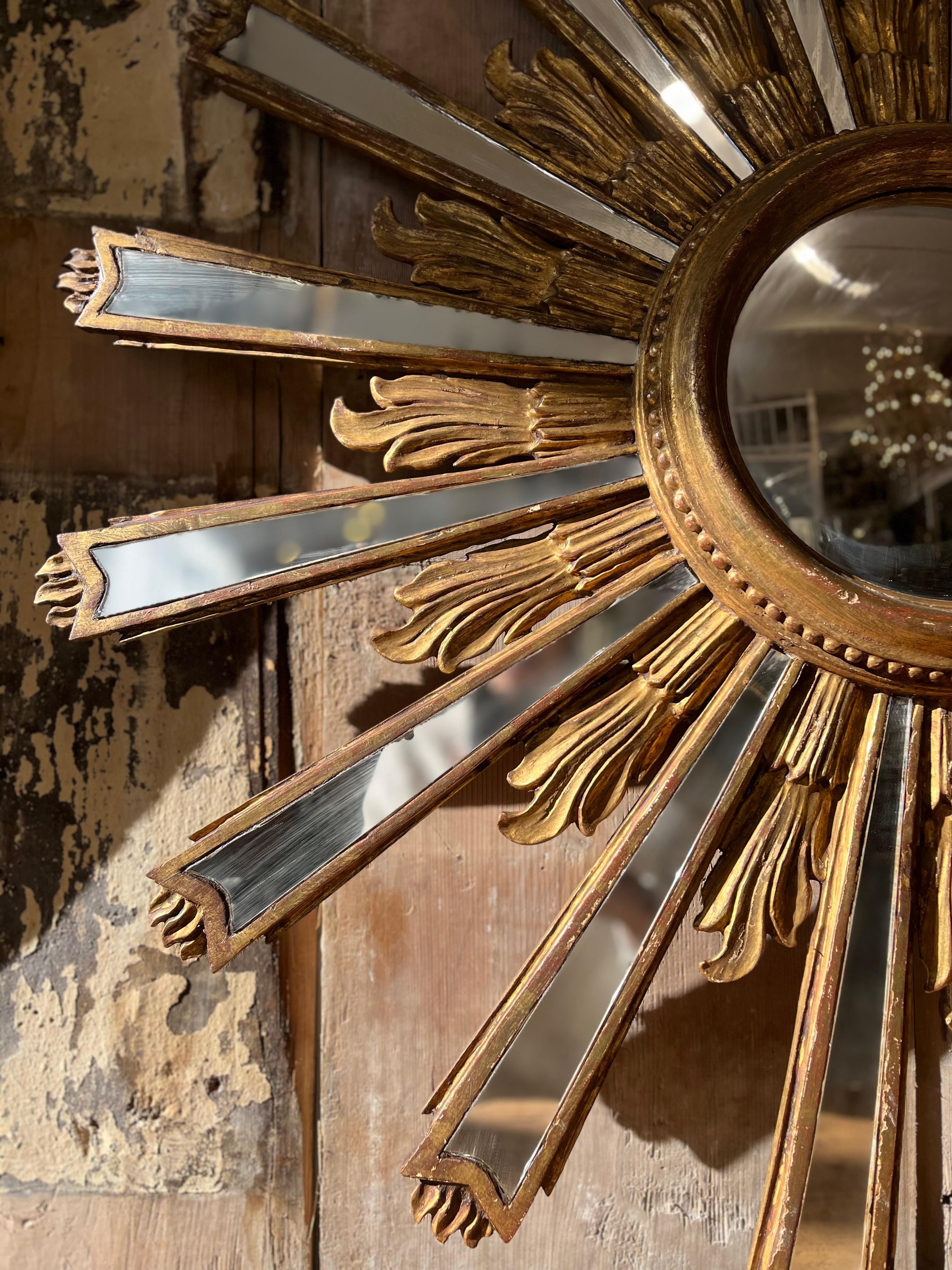 Sculpté 20ème siècle, soleil italien en vente