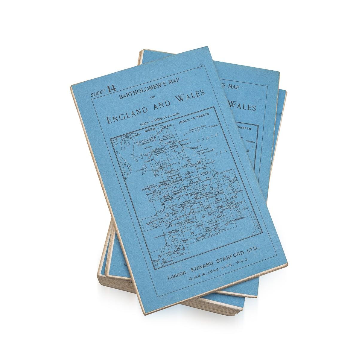 Collection de cartes de Bartholomew de Grande-Bretagne du 20e siècle avec étui en cuir, vers 1920 en vente 3