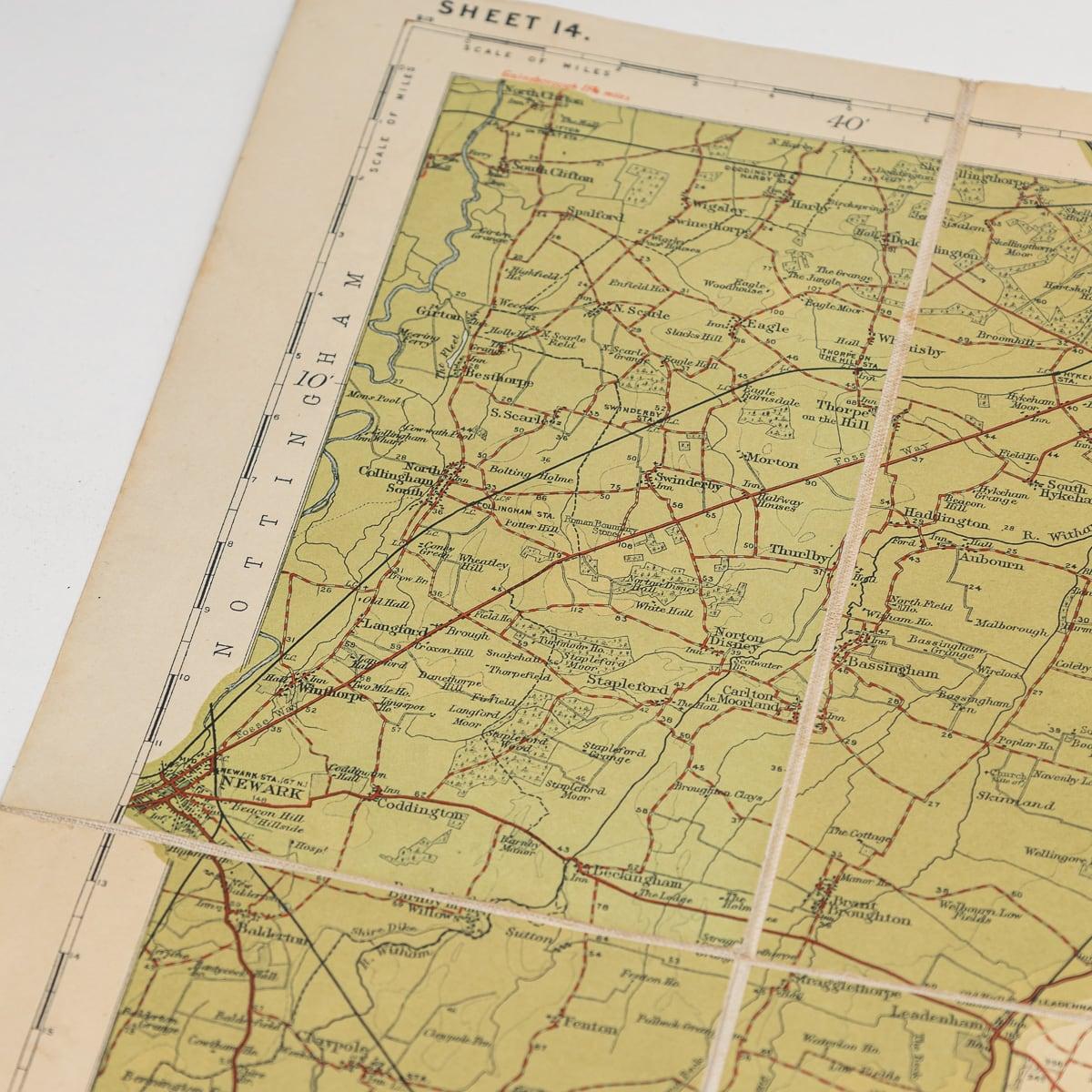 Collection de cartes de Bartholomew de Grande-Bretagne du 20e siècle avec étui en cuir, vers 1920 en vente 6