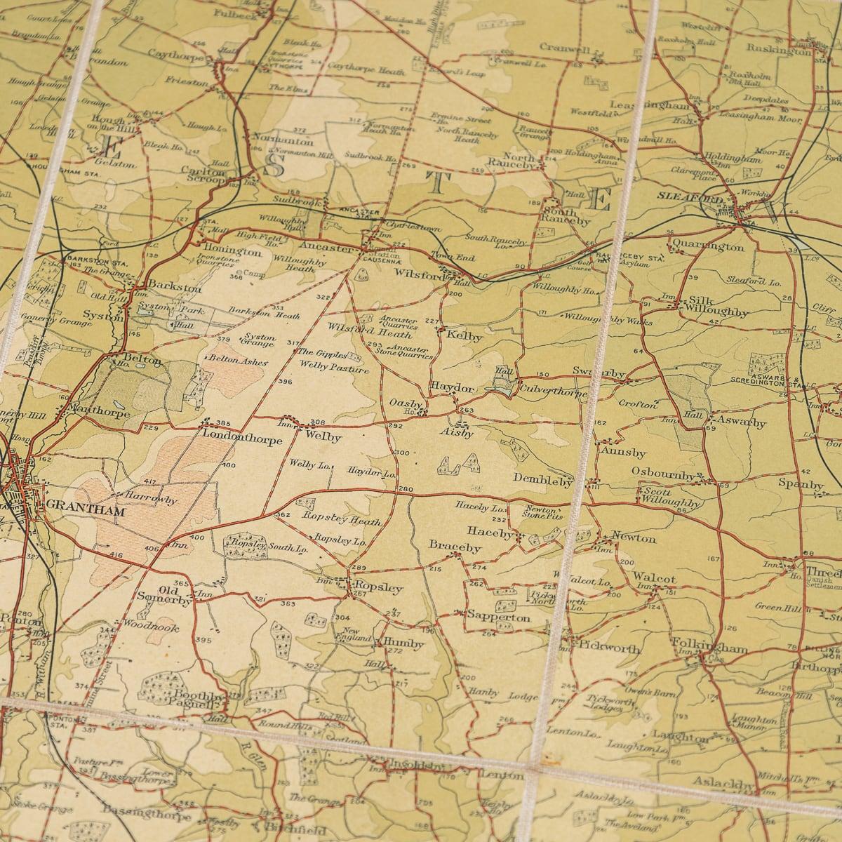 Collection de cartes de Bartholomew de Grande-Bretagne du 20e siècle avec étui en cuir, vers 1920 en vente 7