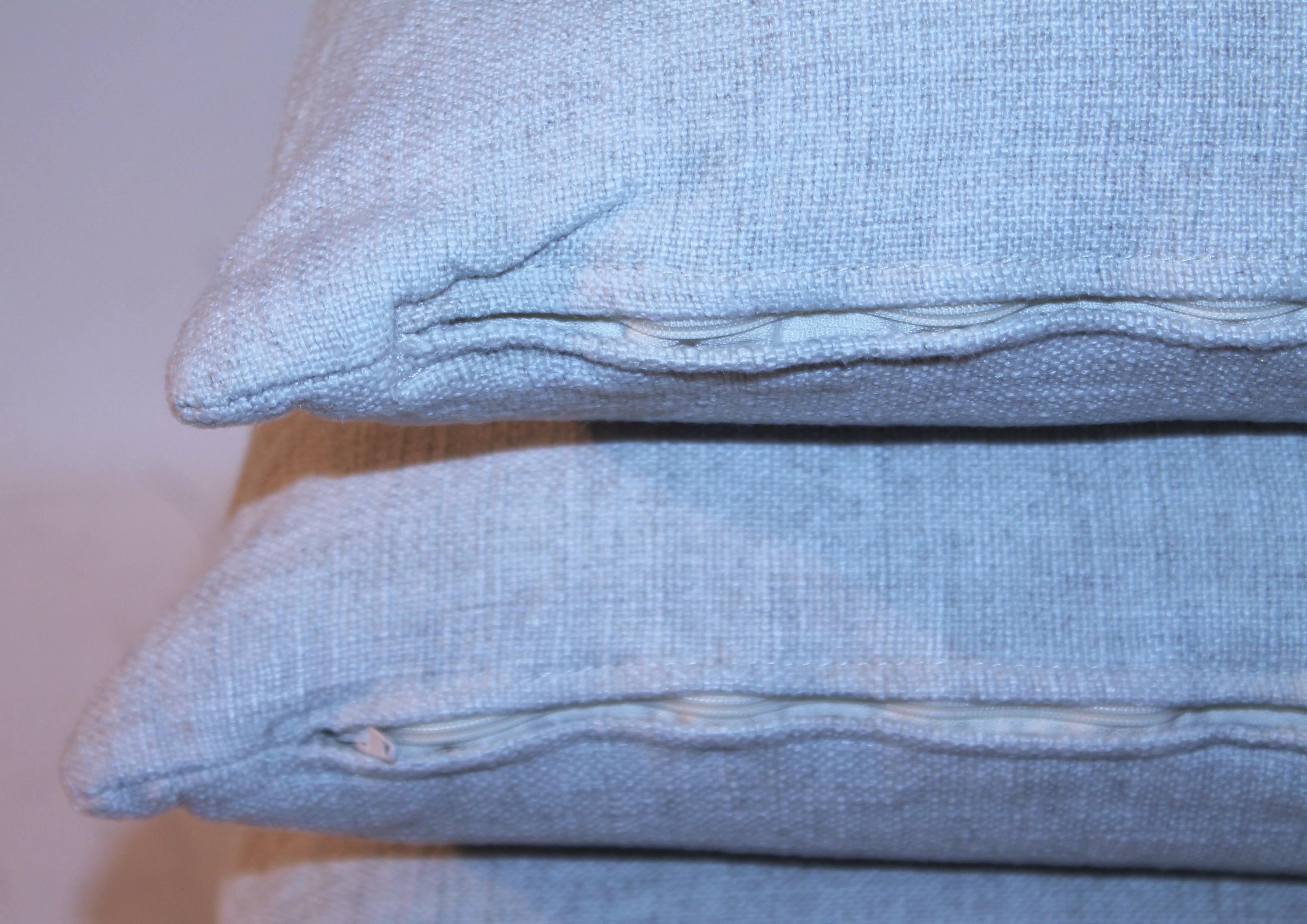 20thc Linen Pillow Collection 'Two Pairs' In Good Condition For Sale In Los Angeles, CA