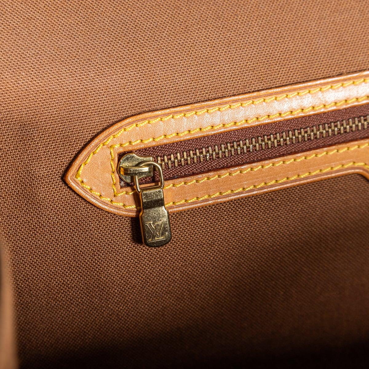 Sac à main Louis Vuitton du 20e siècle en toile Monogram, fabriqué en France vers 1990 en vente 8