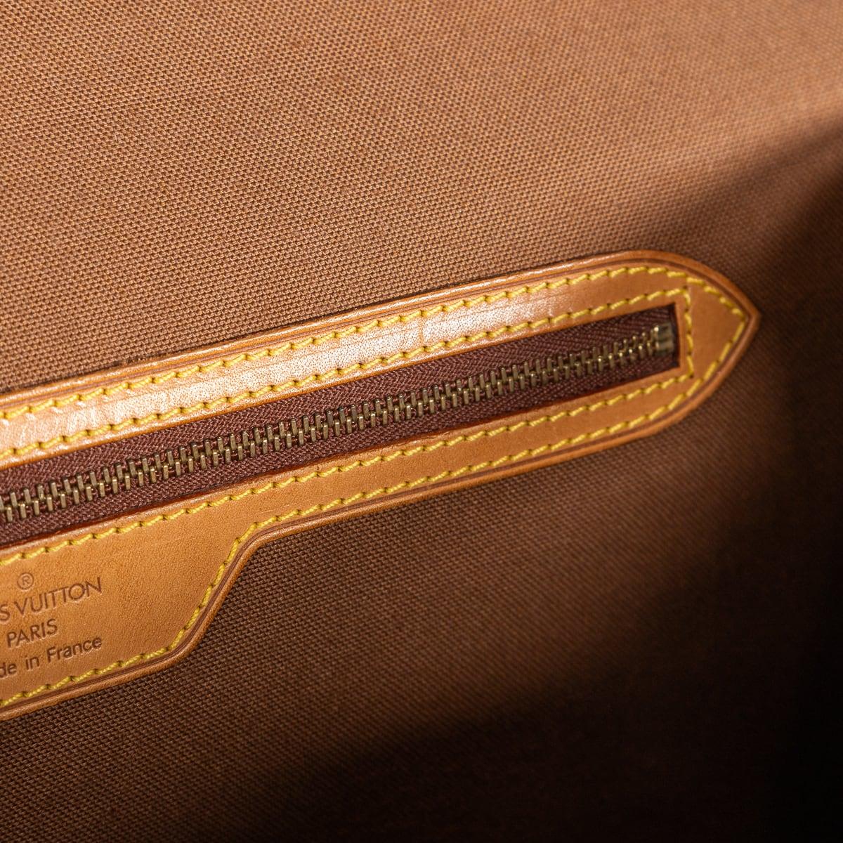 Sac à main Louis Vuitton du 20e siècle en toile Monogram, fabriqué en France vers 1990 en vente 10