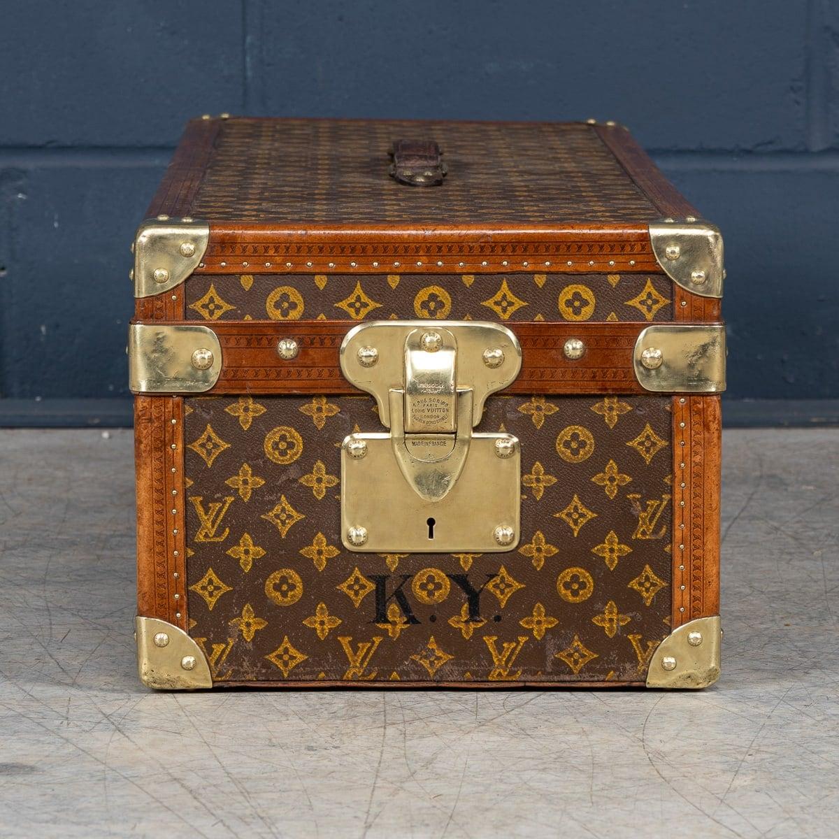 20thC Louis Vuitton Encyclopedia Britannica Trunk In Monogram Canvas c.1911 In Good Condition For Sale In Royal Tunbridge Wells, Kent