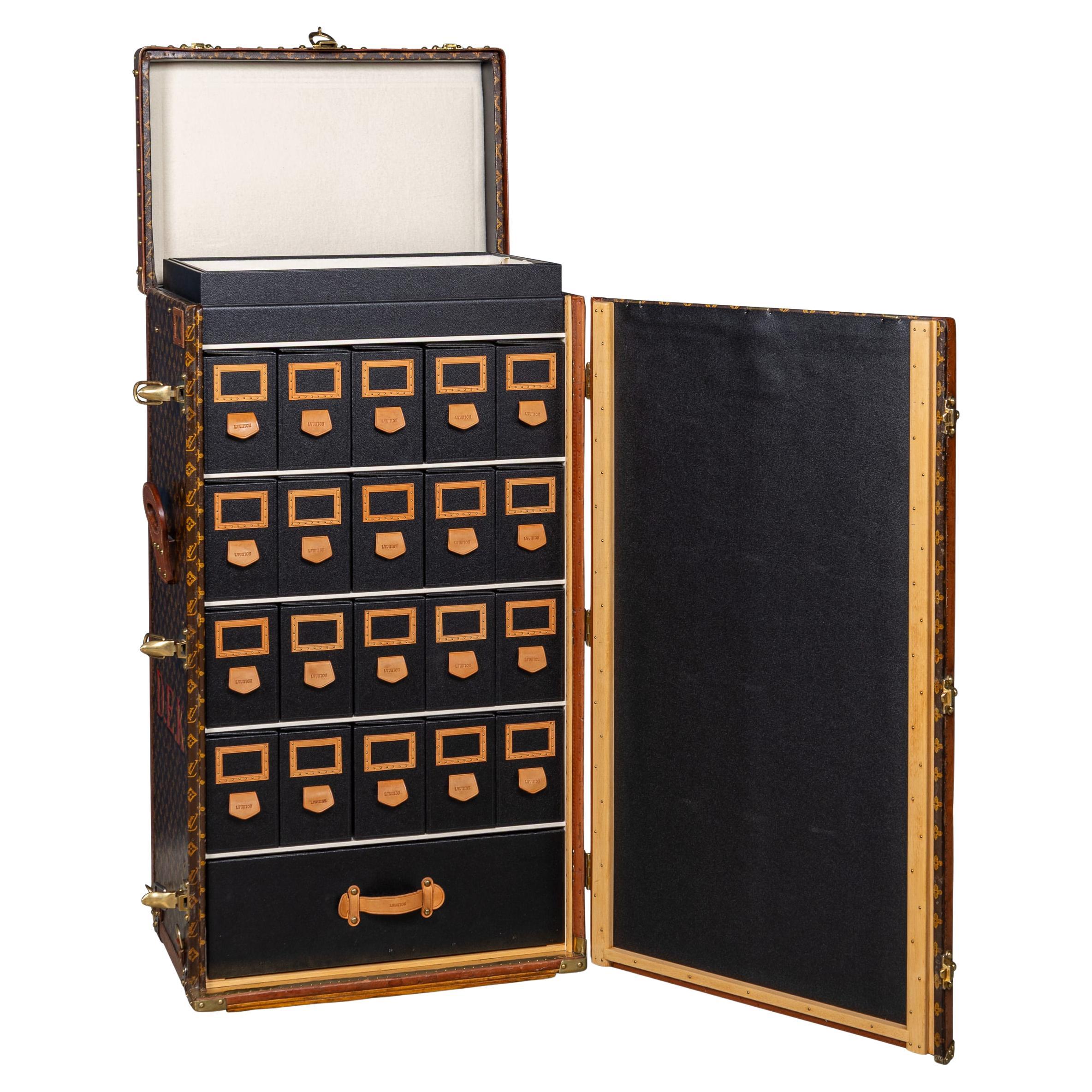 20thC Louis Vuitton "Lily Pons" Show Trunk In Monogram Canvas, France c.1930 For Sale