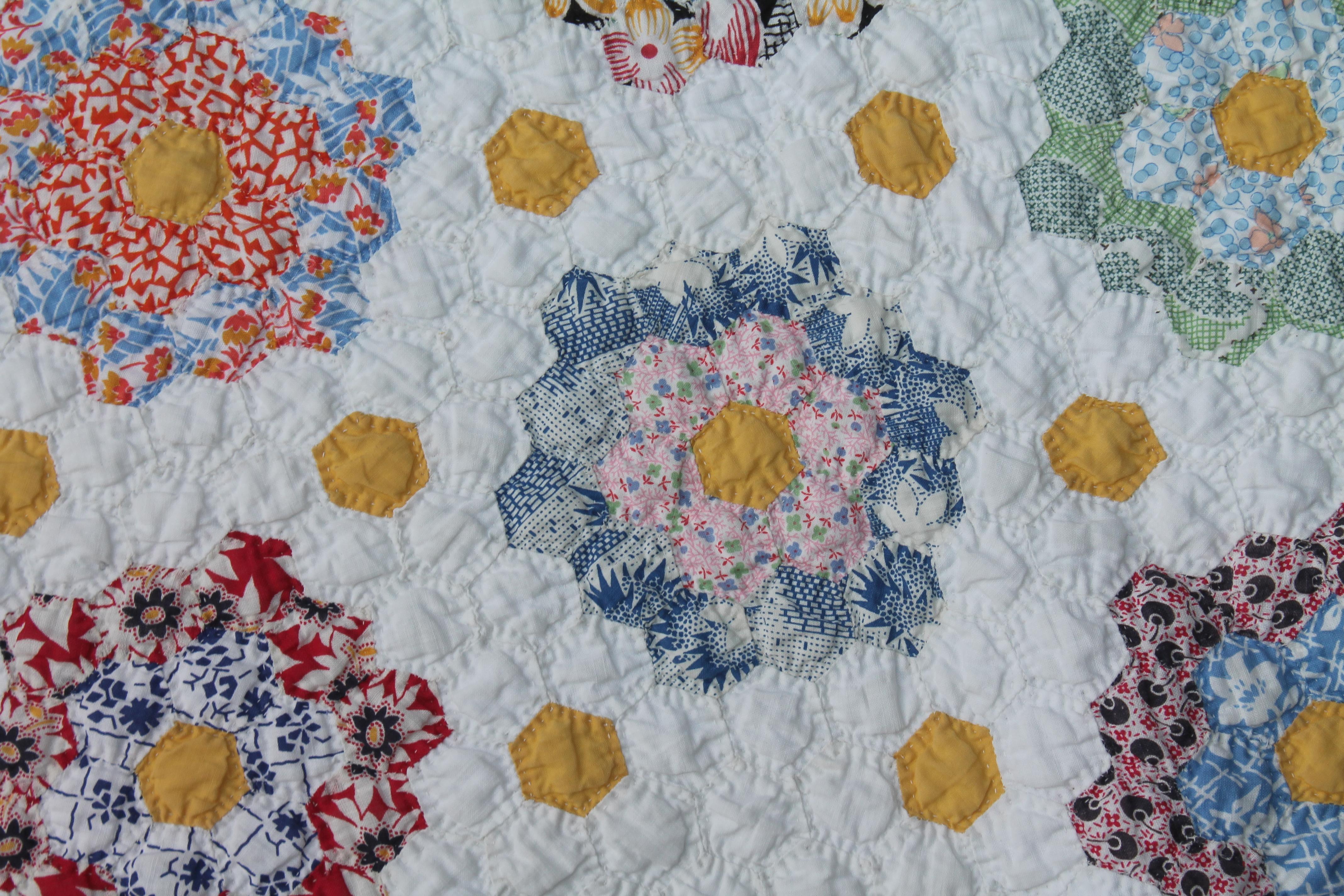 Hand-Crafted 20Thc Mini Pieced Flower Garden Quilt For Sale