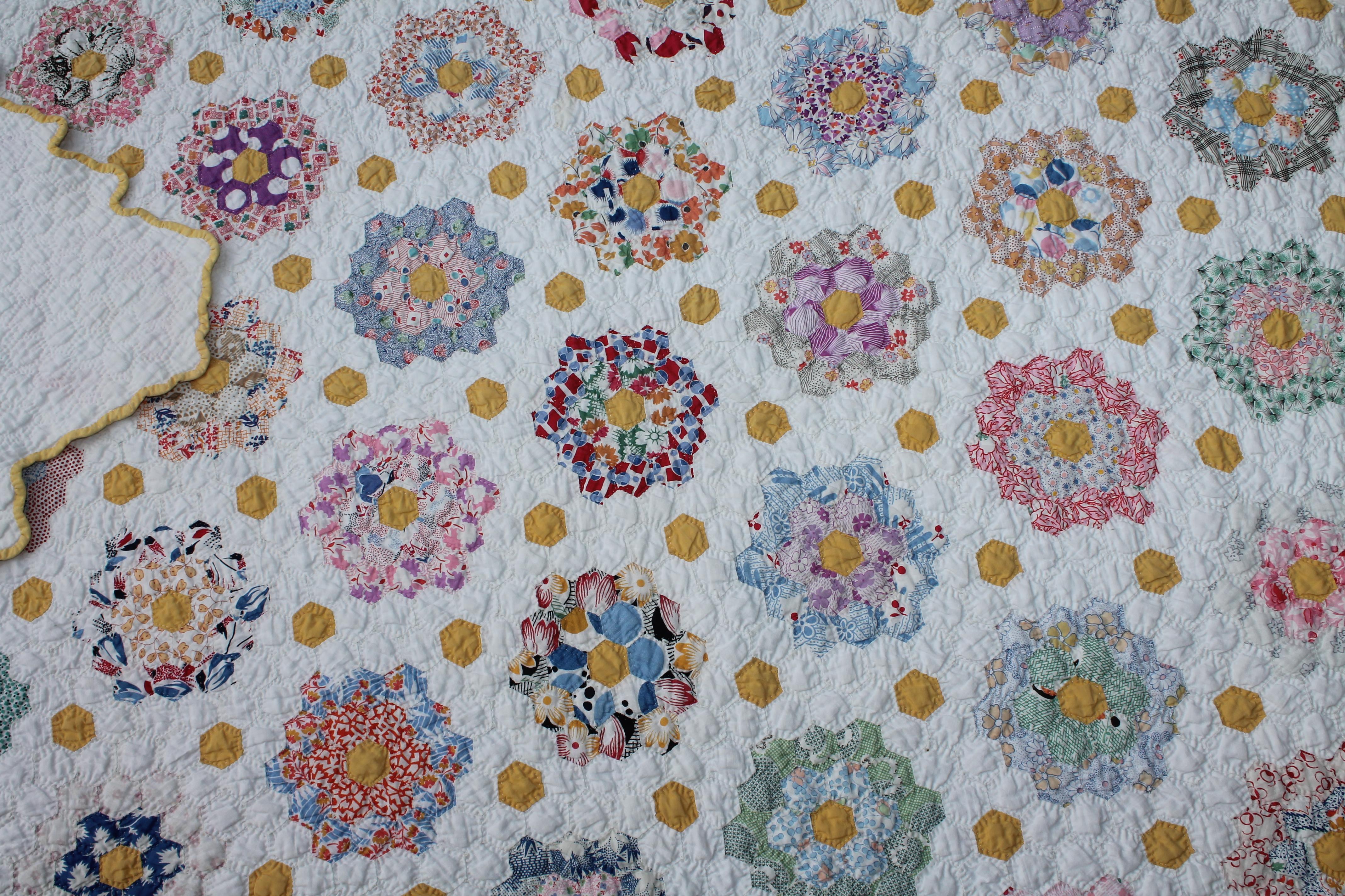 Cotton 20Thc Mini Pieced Flower Garden Quilt For Sale