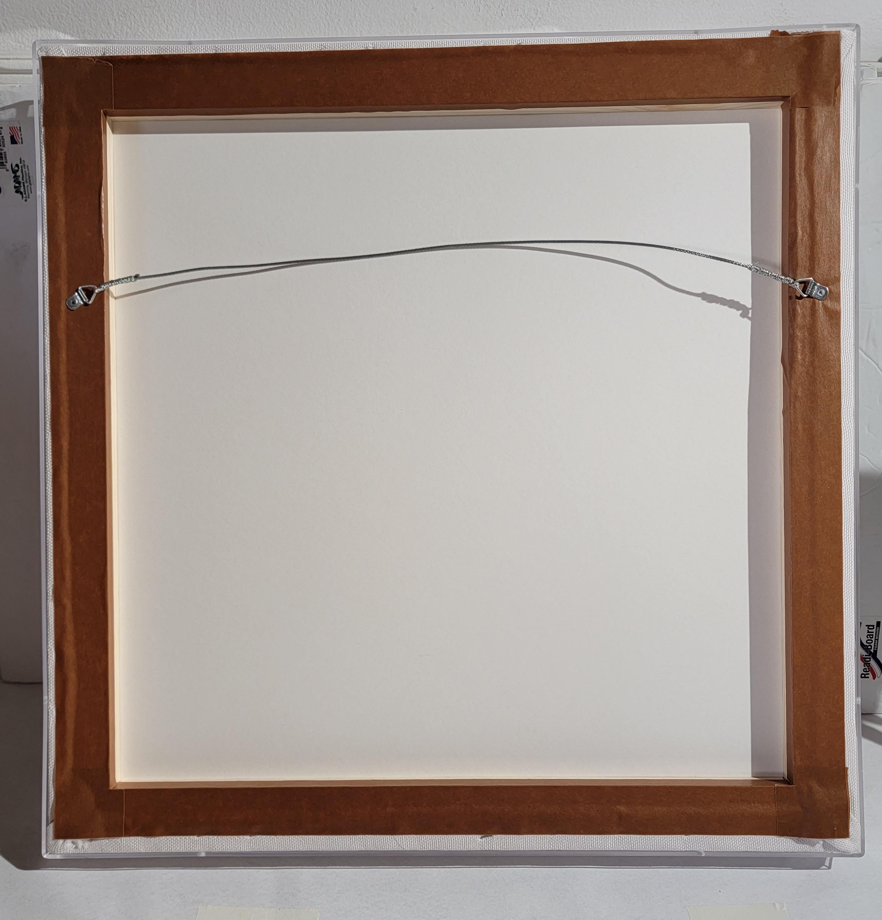 Trapunta di francobolli rosa e bianchi dei primi anni '20 montata in una cornice di vetro plexy. Le condizioni sono ottime ed è stato trovato in Pennsylvania.