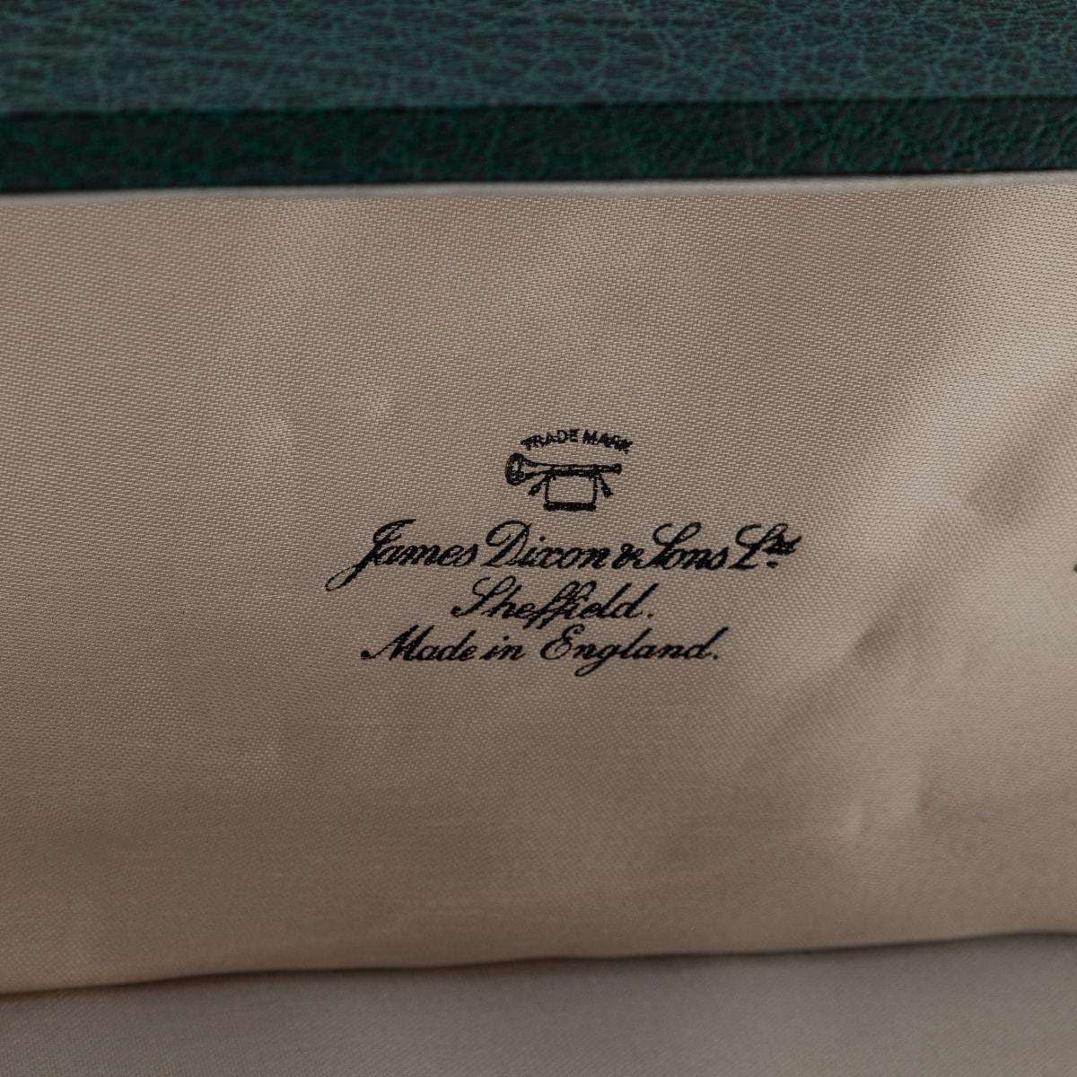 20. Jahrhundert Neuheit versilbert Satz von drei Schuss Maßnahmen von James Dixon & Sons 2