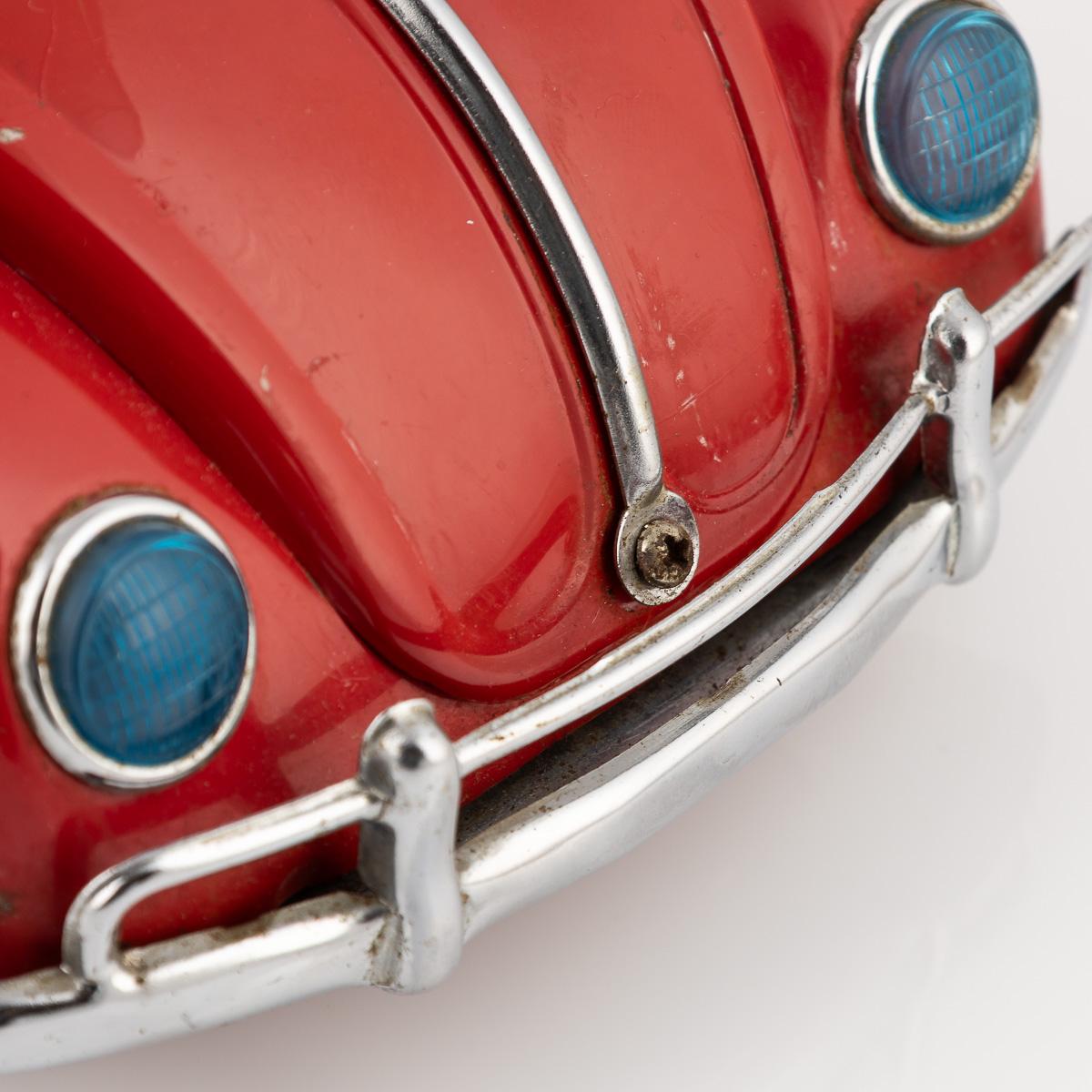 A.I.C. Coccinelle, modèle de fantaisie du 20e siècle, avec carafe et verres à liqueur cachés, c.1950 en vente 5
