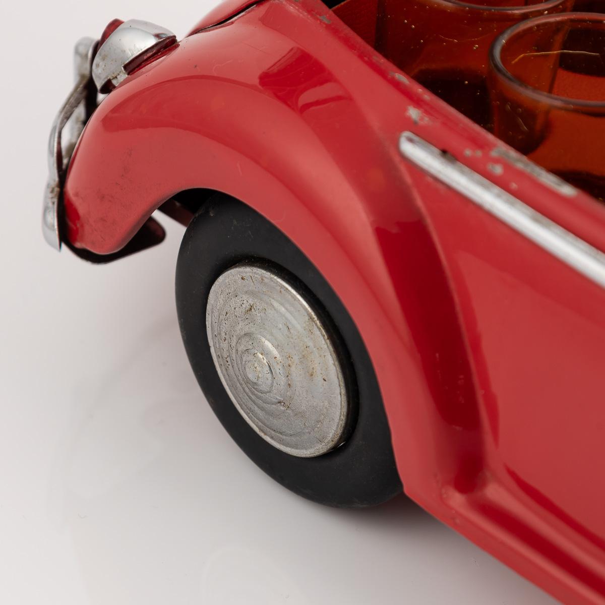 A.I.C. Coccinelle, modèle de fantaisie du 20e siècle, avec carafe et verres à liqueur cachés, c.1950 en vente 7