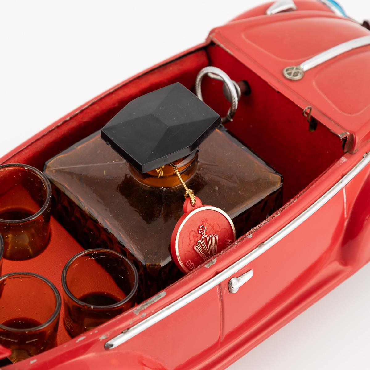 A.I.C. Coccinelle, modèle de fantaisie du 20e siècle, avec carafe et verres à liqueur cachés, c.1950 en vente 10