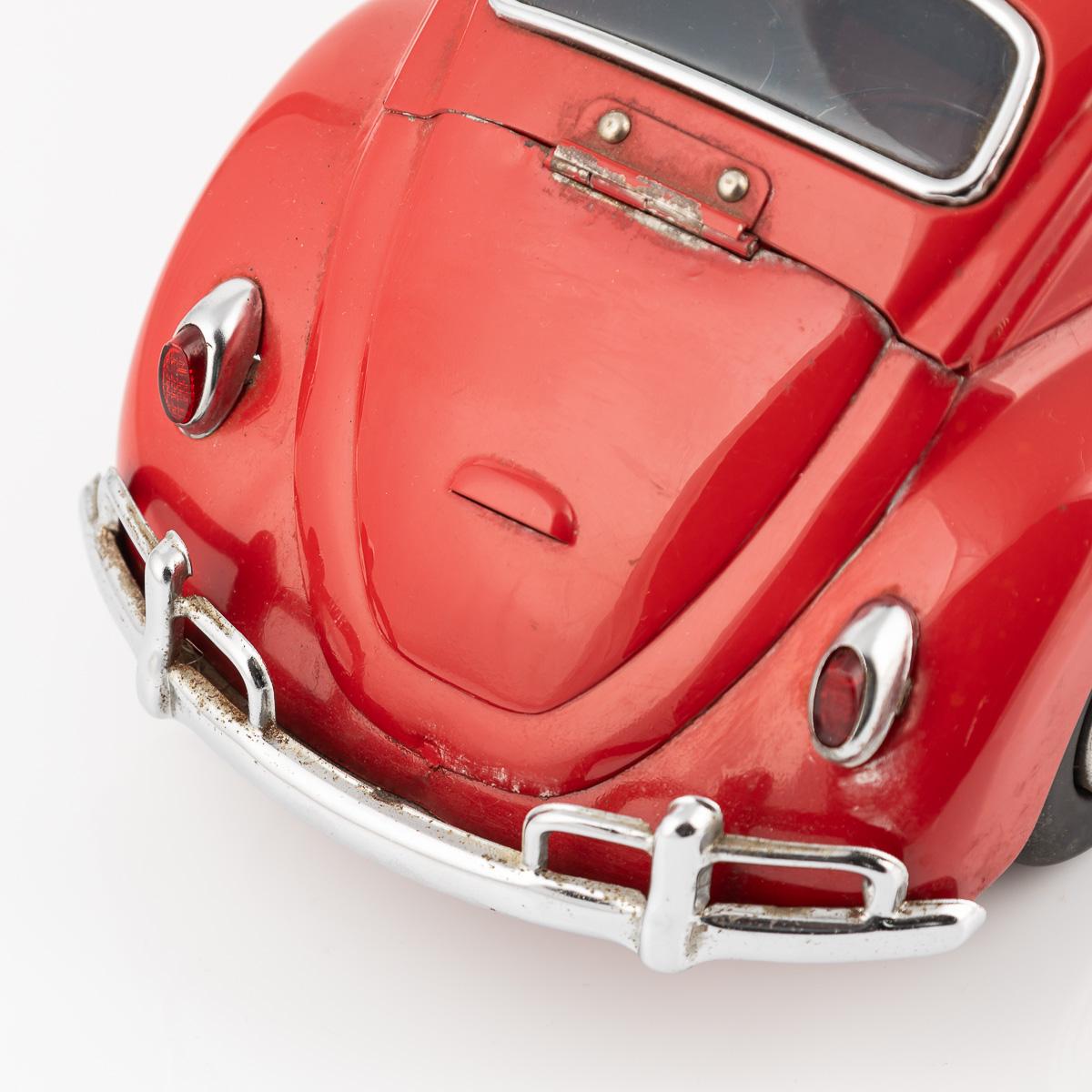 A.I.C. Coccinelle, modèle de fantaisie du 20e siècle, avec carafe et verres à liqueur cachés, c.1950 en vente 13