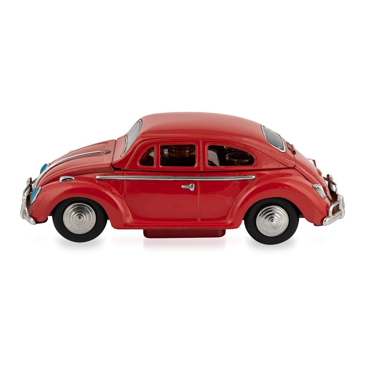 Européen A.I.C. Coccinelle, modèle de fantaisie du 20e siècle, avec carafe et verres à liqueur cachés, c.1950 en vente