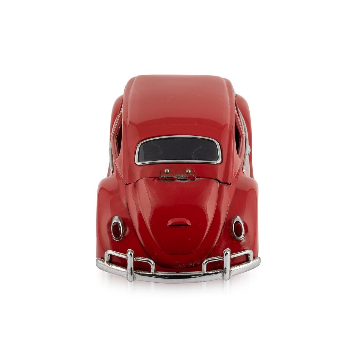 A.I.C. Coccinelle, modèle de fantaisie du 20e siècle, avec carafe et verres à liqueur cachés, c.1950 Bon état - En vente à Royal Tunbridge Wells, Kent