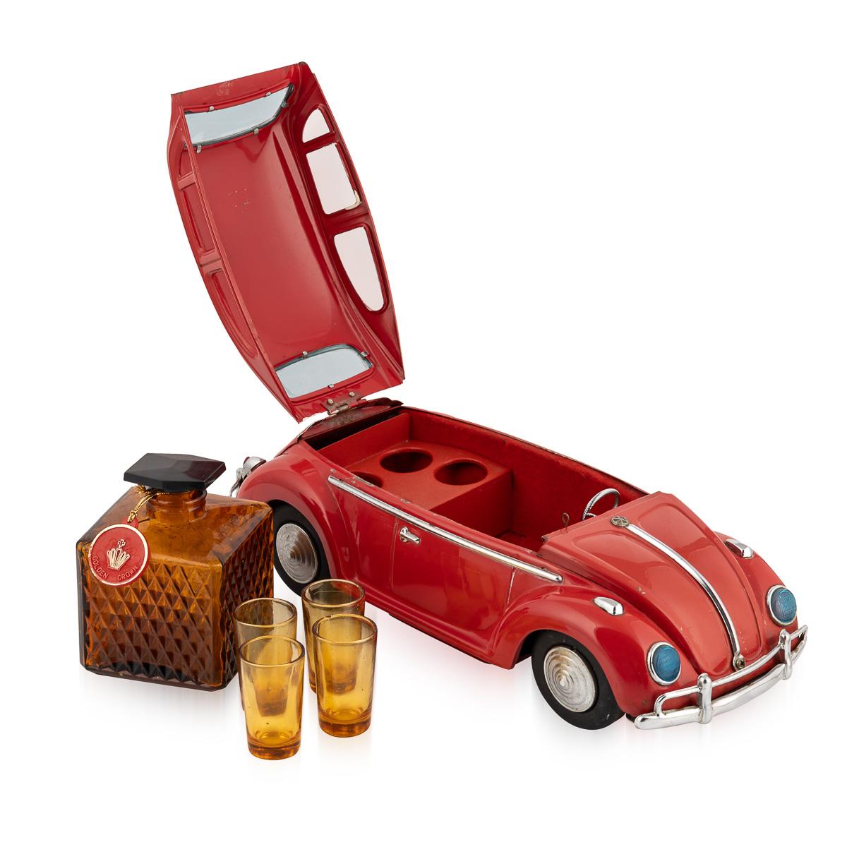 A.I.C. Coccinelle, modèle de fantaisie du 20e siècle, avec carafe et verres à liqueur cachés, c.1950 en vente 2