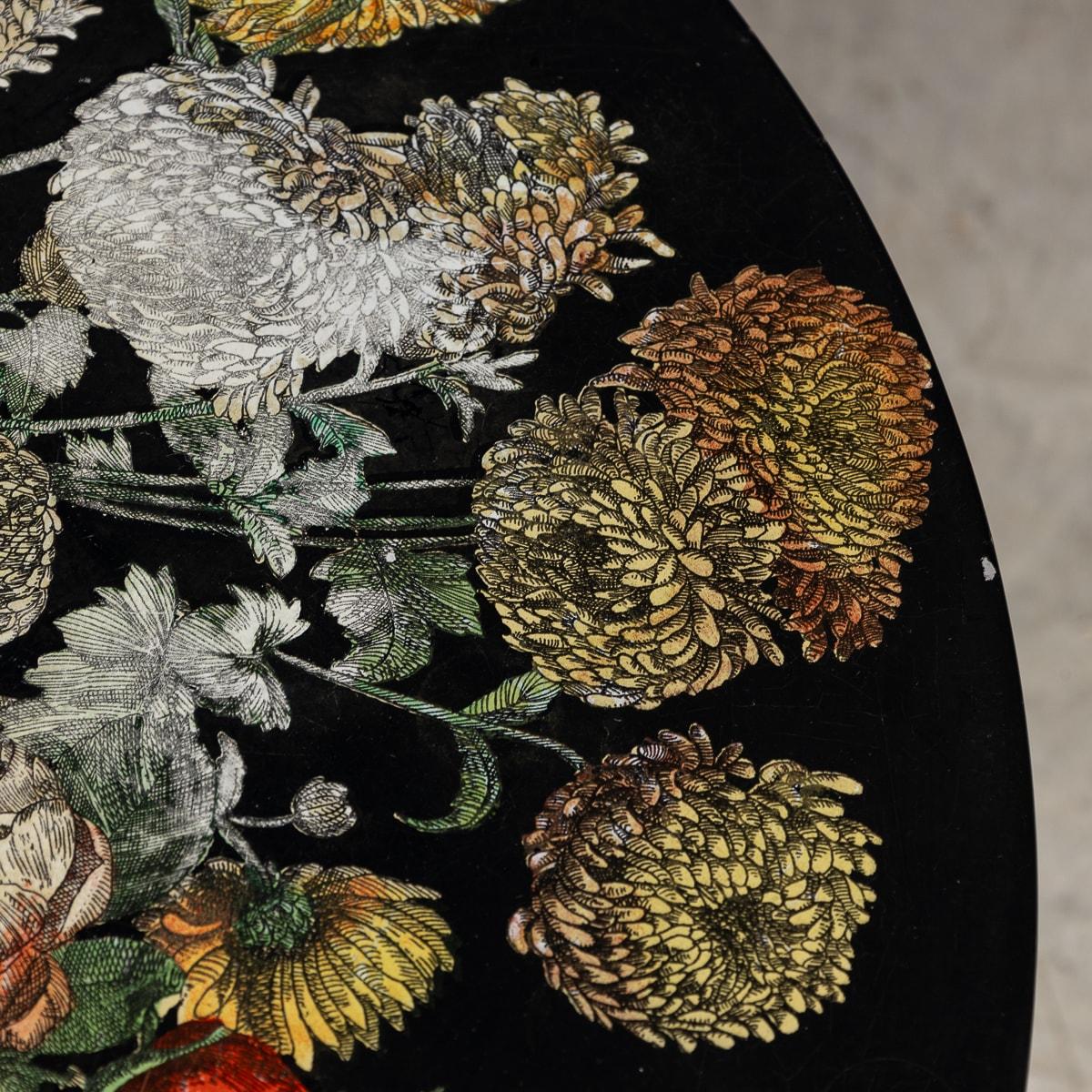 Tavolo da salotto del XX secolo con motivo floreale di Piero Fornasetti, Made in Italy 5
