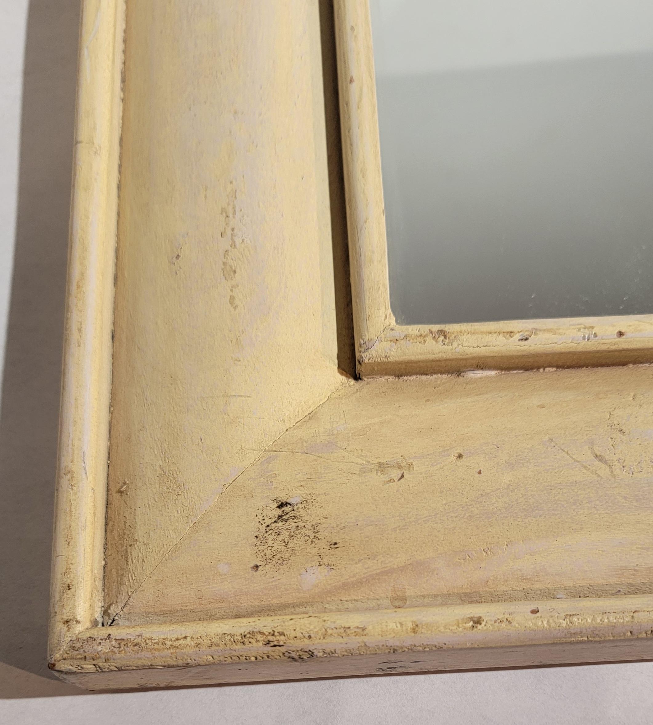 Superbe double cadre peint en crème avec miroir d'origine. Ce cadre et ce miroir sont très lourds.