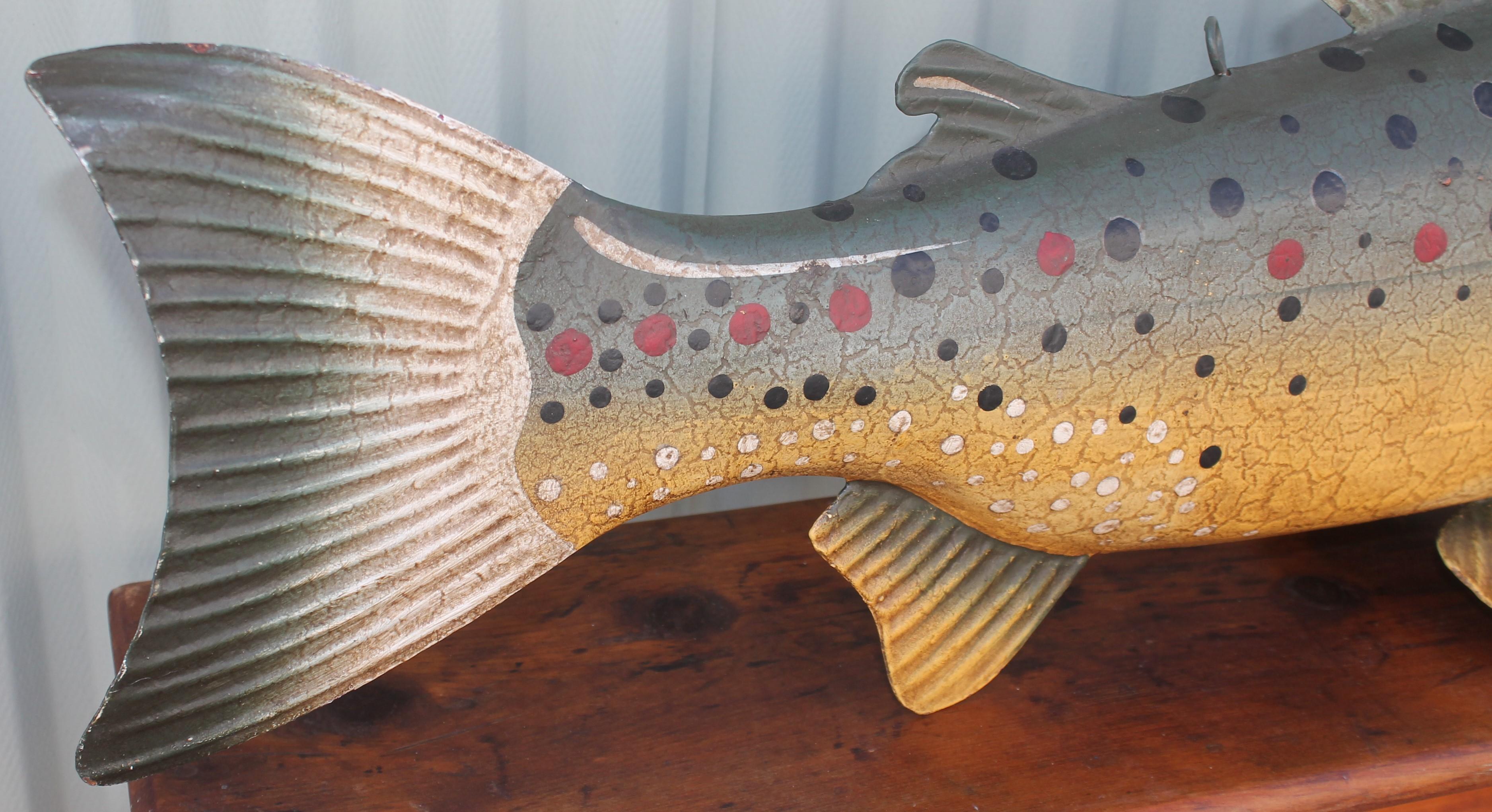 20thc Original Painted Tin Full Body Fish In Good Condition In Los Angeles, CA