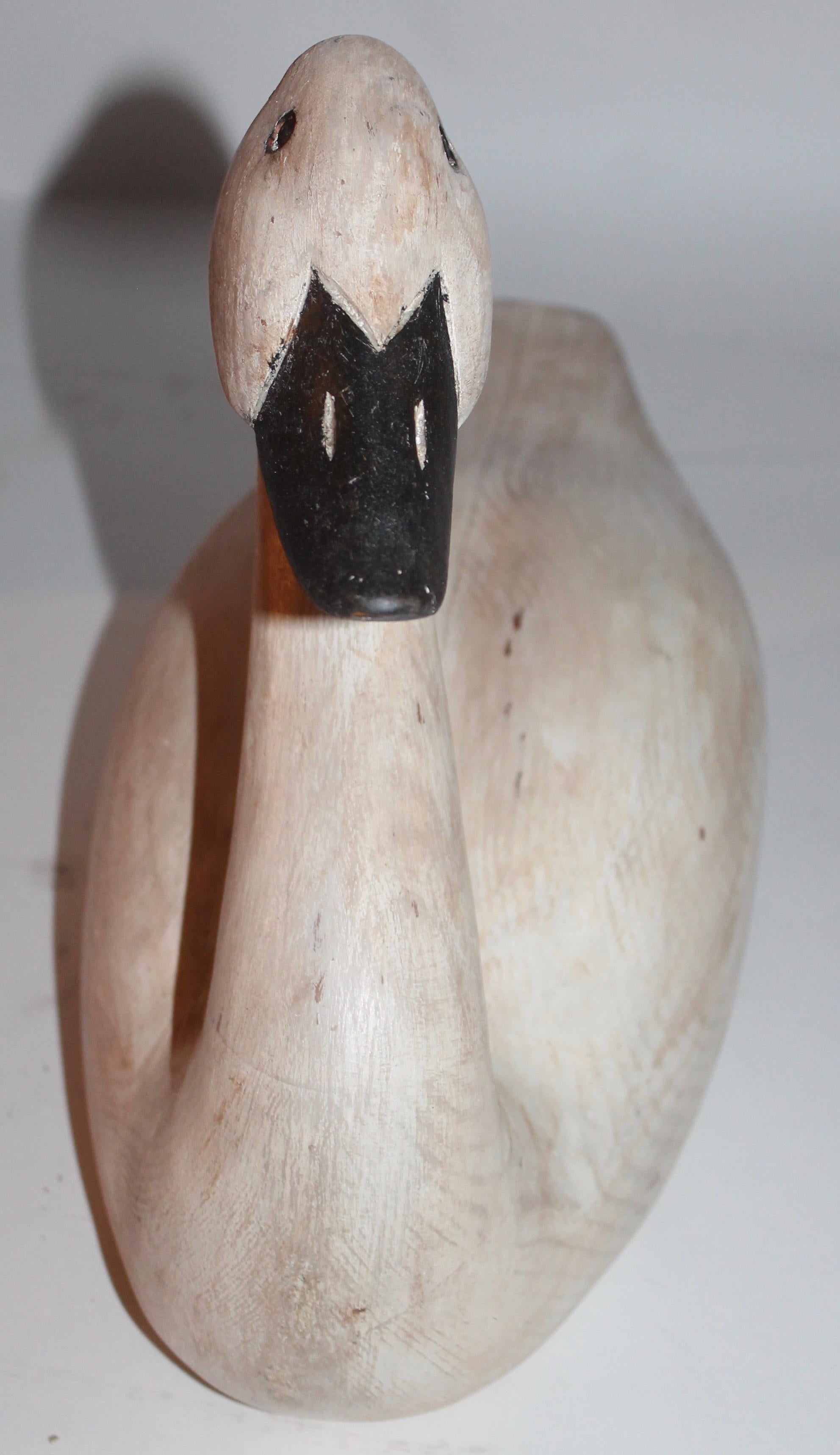 20th Century Original White Painted Hand Carved Canadian Goose In Good Condition For Sale In Los Angeles, CA