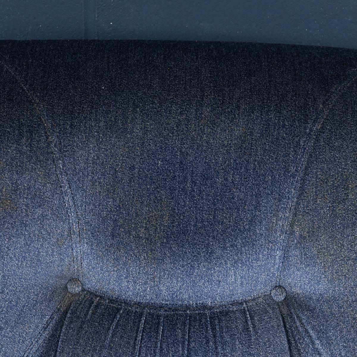 Coppia di poltrone in velluto blu del XX secolo di Agostino Lescai per Brevetti in vendita 6