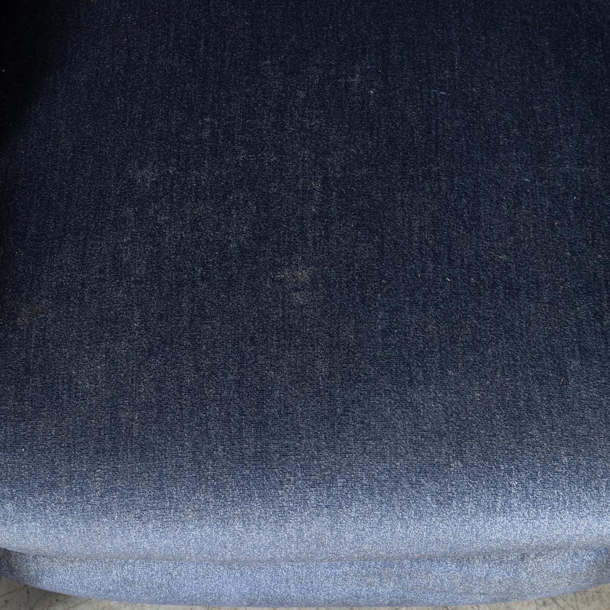Coppia di poltrone in velluto blu del XX secolo di Agostino Lescai per Brevetti in vendita 8