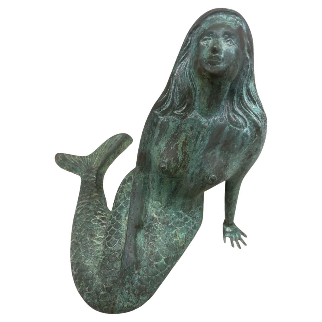 Estatua de sirena de bronce patinado del siglo XX