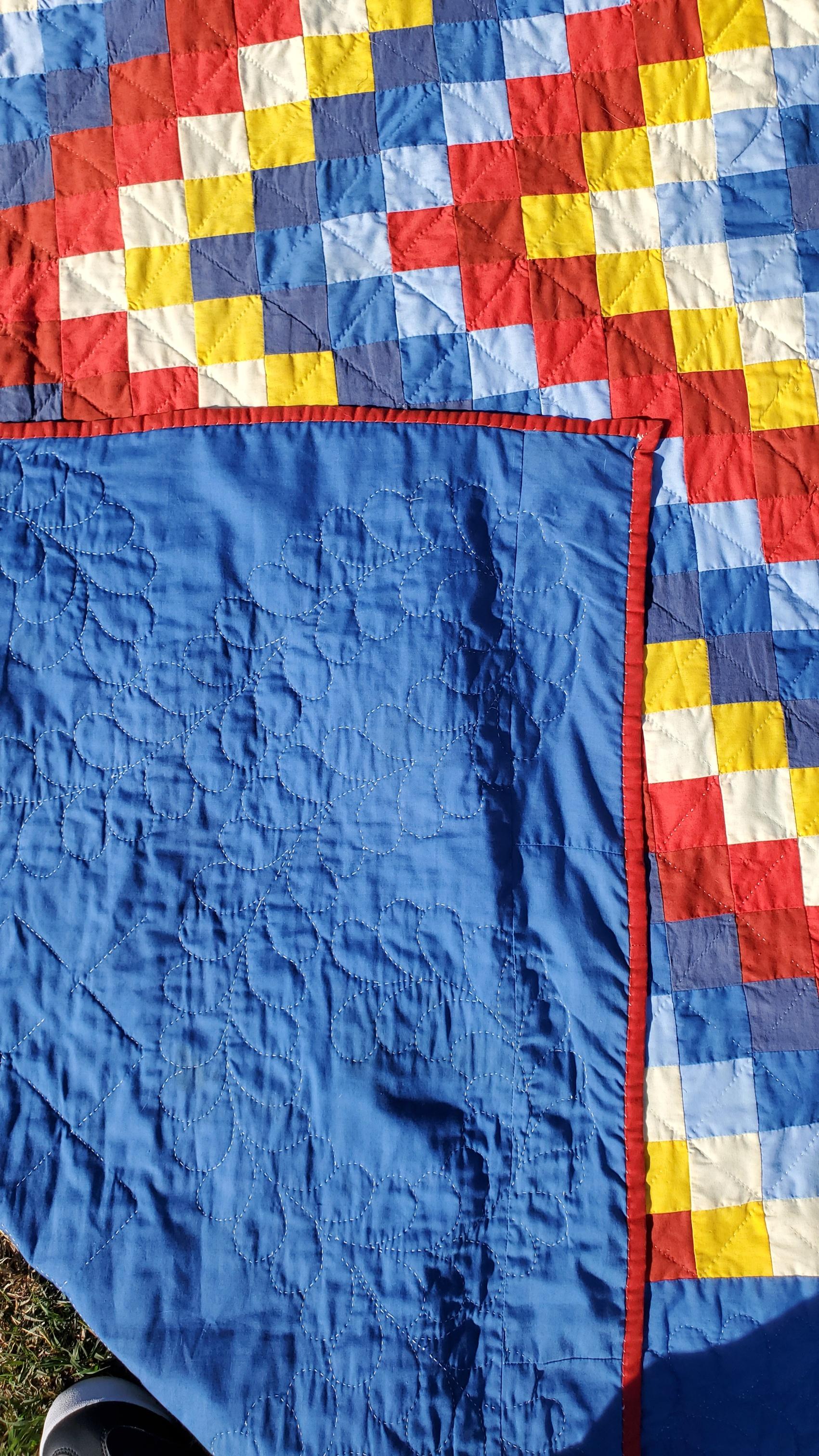 20th Century Pennsylvania Amish Philadelphia Pavement Quilt In Good Condition For Sale In Los Angeles, CA