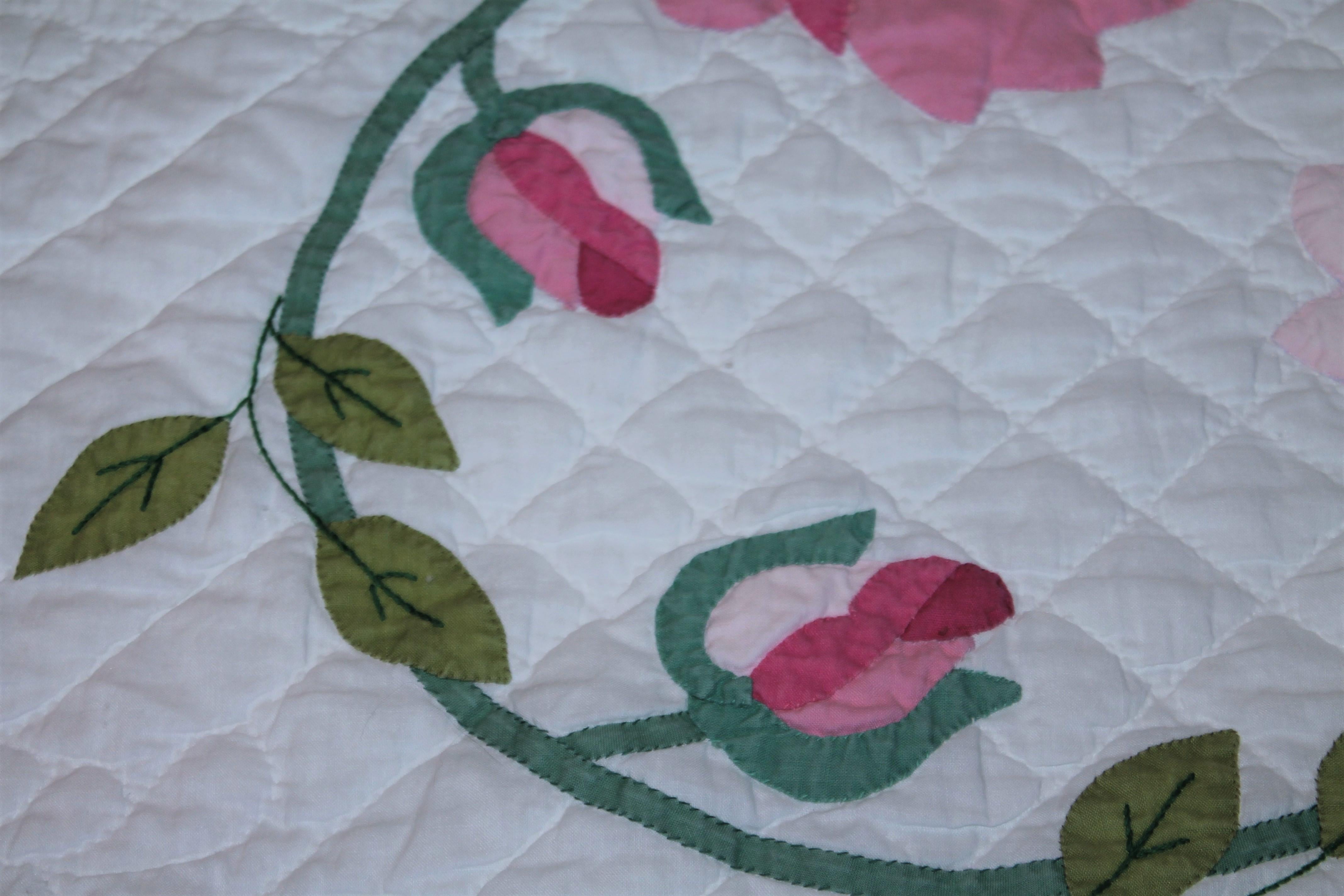 Hand-Crafted 20th Century Roses Applique Quilt from Ohio For Sale