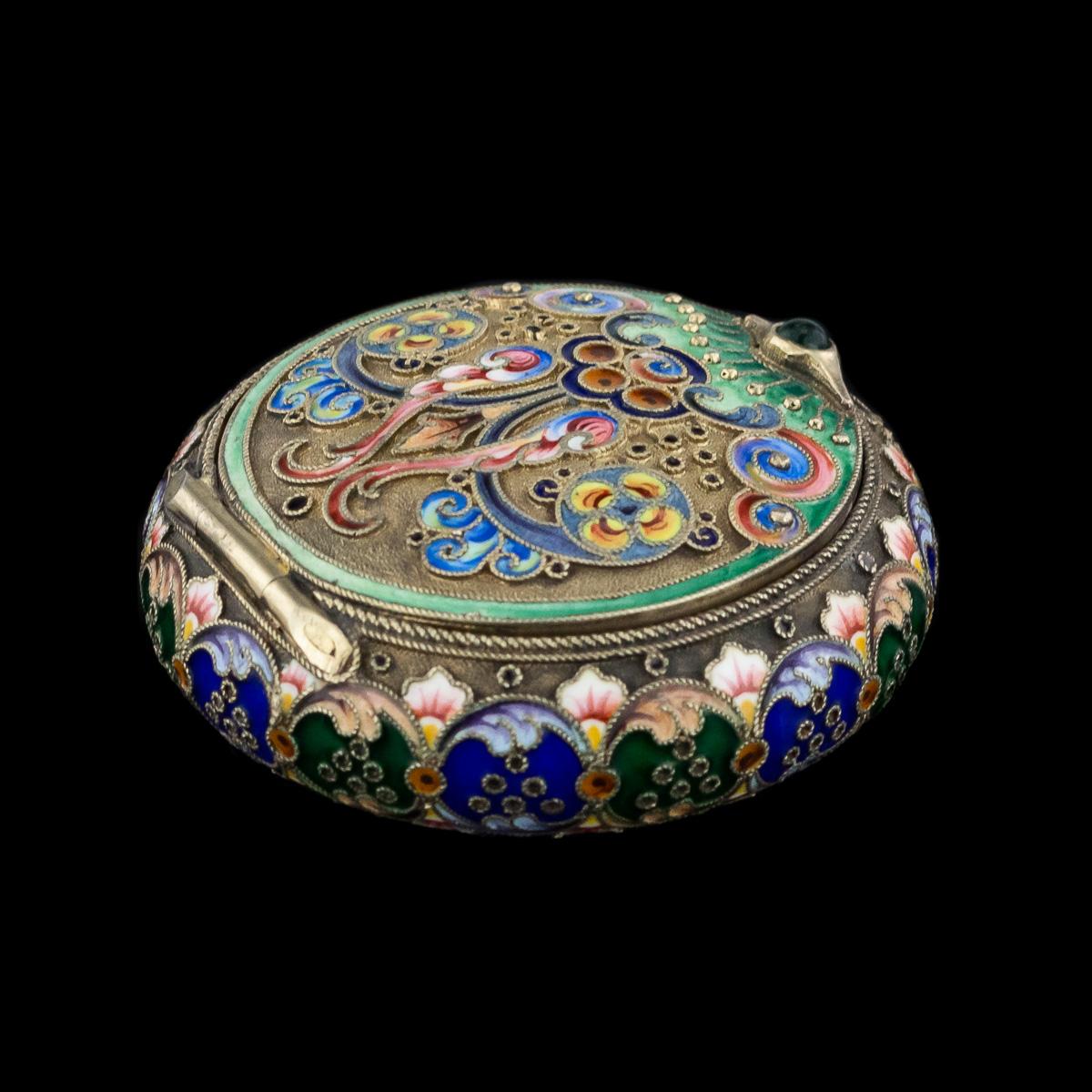 20thC Russian Solid Silver & Pictorial Enamel Pill Box, 11th Artel, c.1910 In Good Condition In Royal Tunbridge Wells, Kent